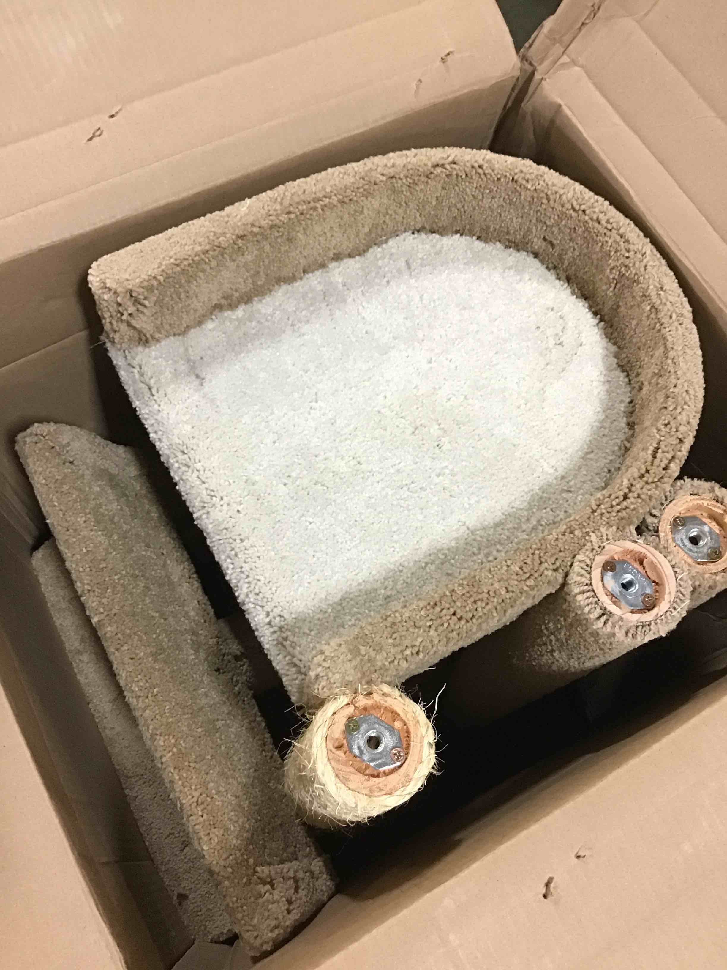 https://s3.amazonaws.com/lotting-images-prod/bidfta/RED5359787_1690898115181.jpeg