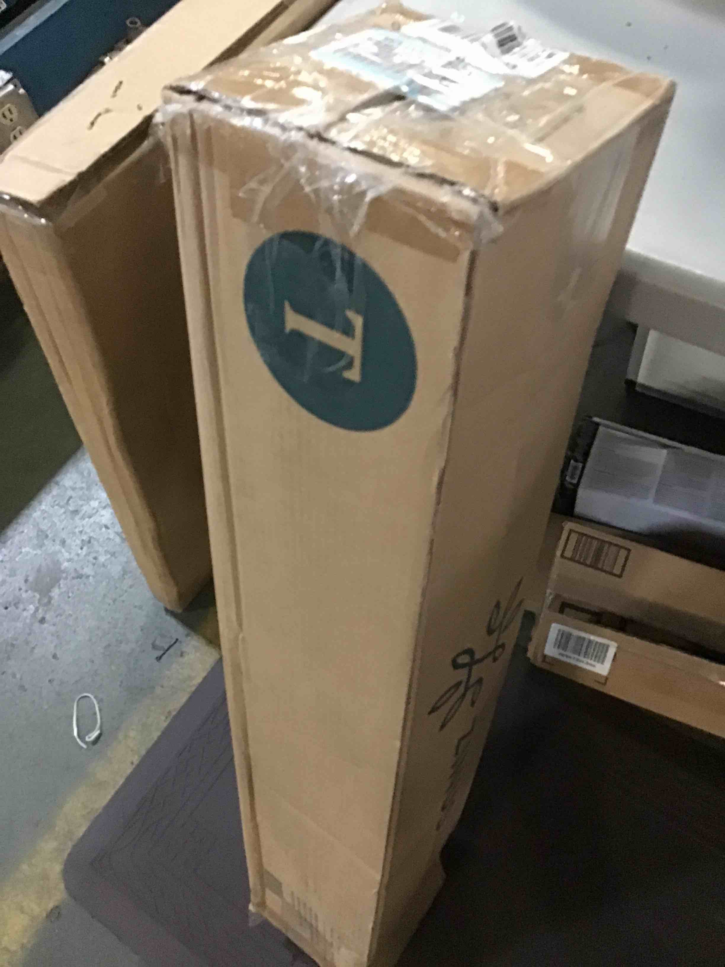 https://s3.amazonaws.com/lotting-images-prod/bidfta/RED5360203_1691065443553.jpeg