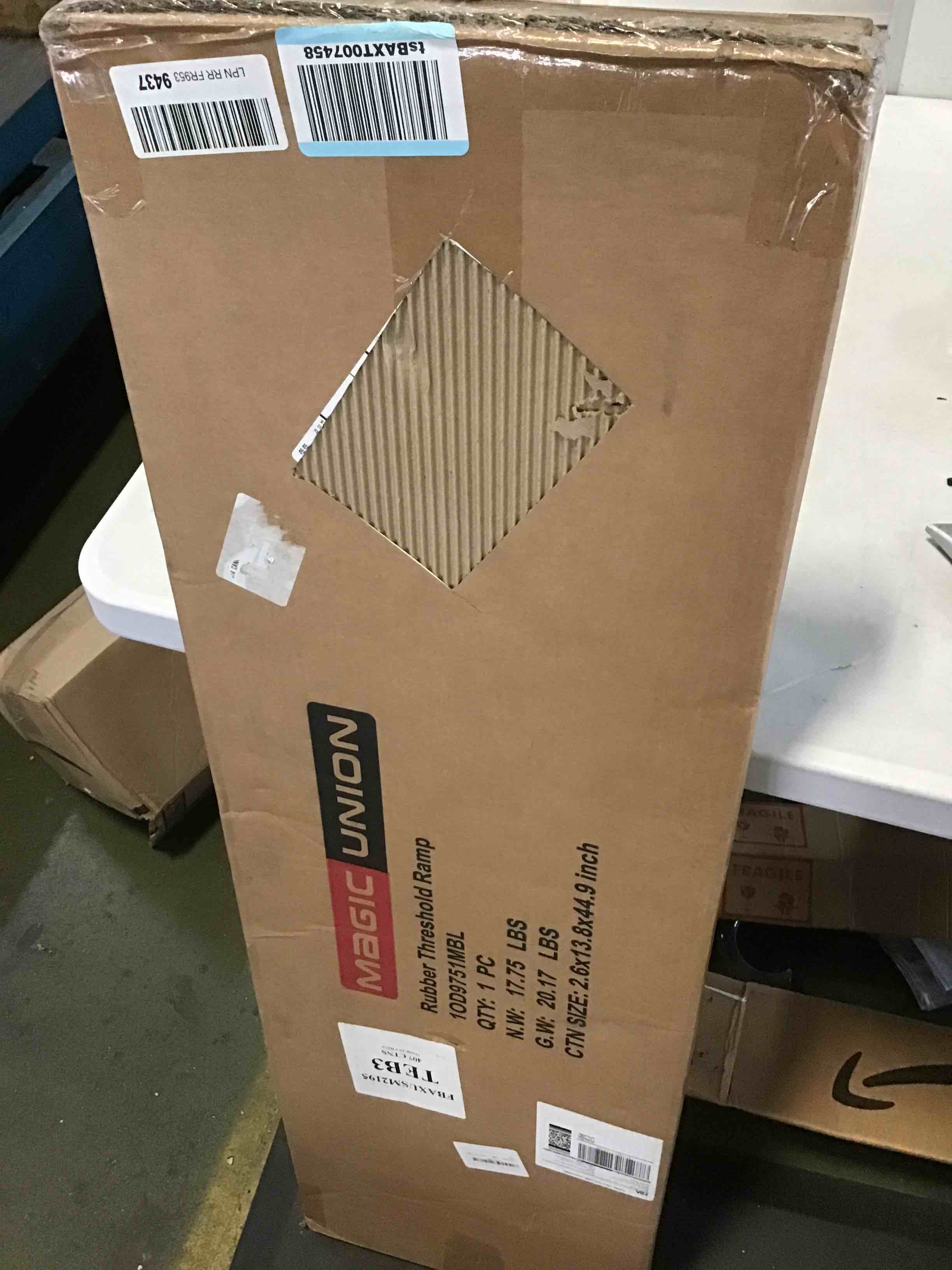 https://s3.amazonaws.com/lotting-images-prod/bidfta/RED5360991_1691588901839.jpeg