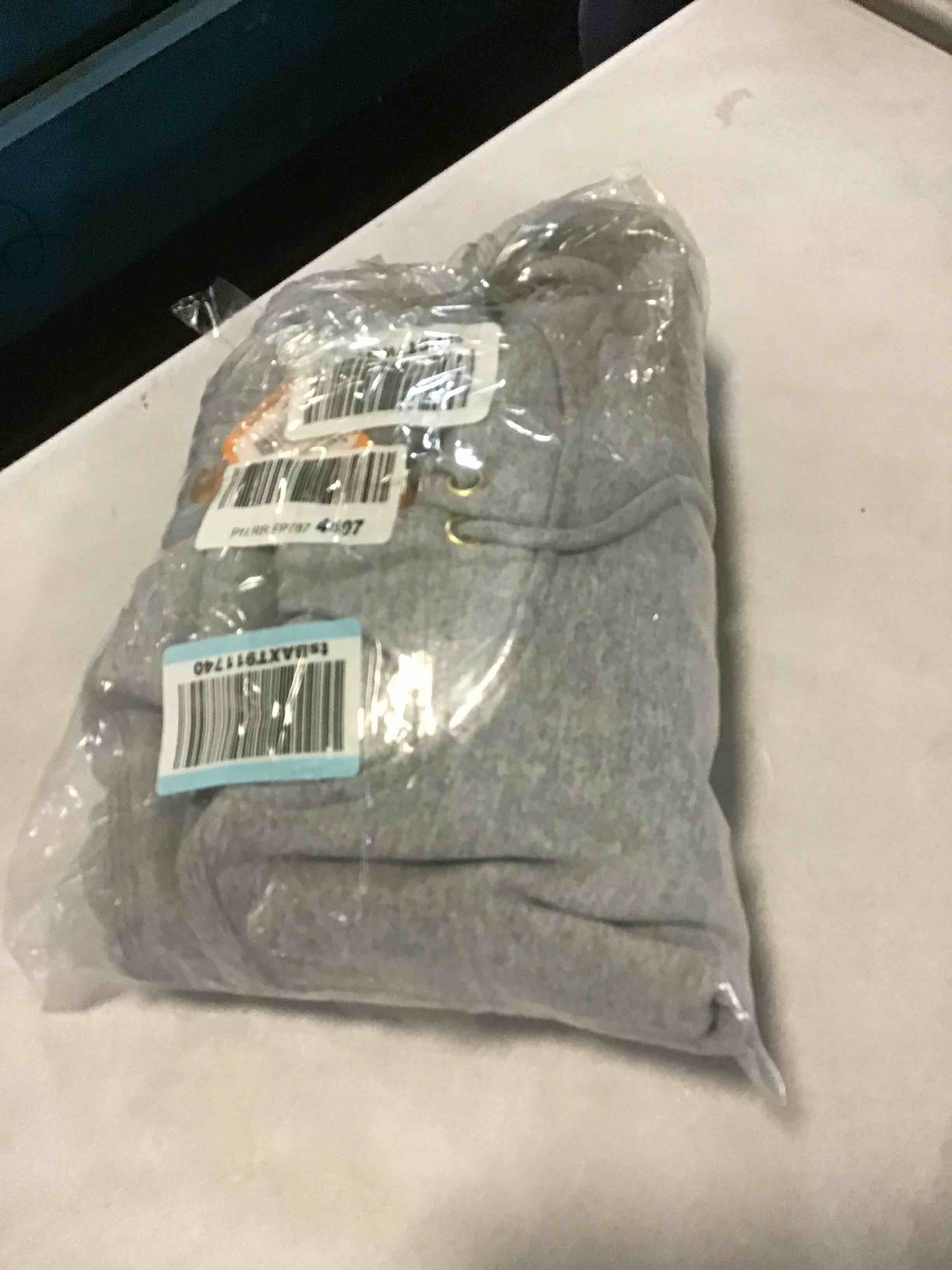 https://s3.amazonaws.com/lotting-images-prod/bidfta/RED5361085_1691607203822.jpeg