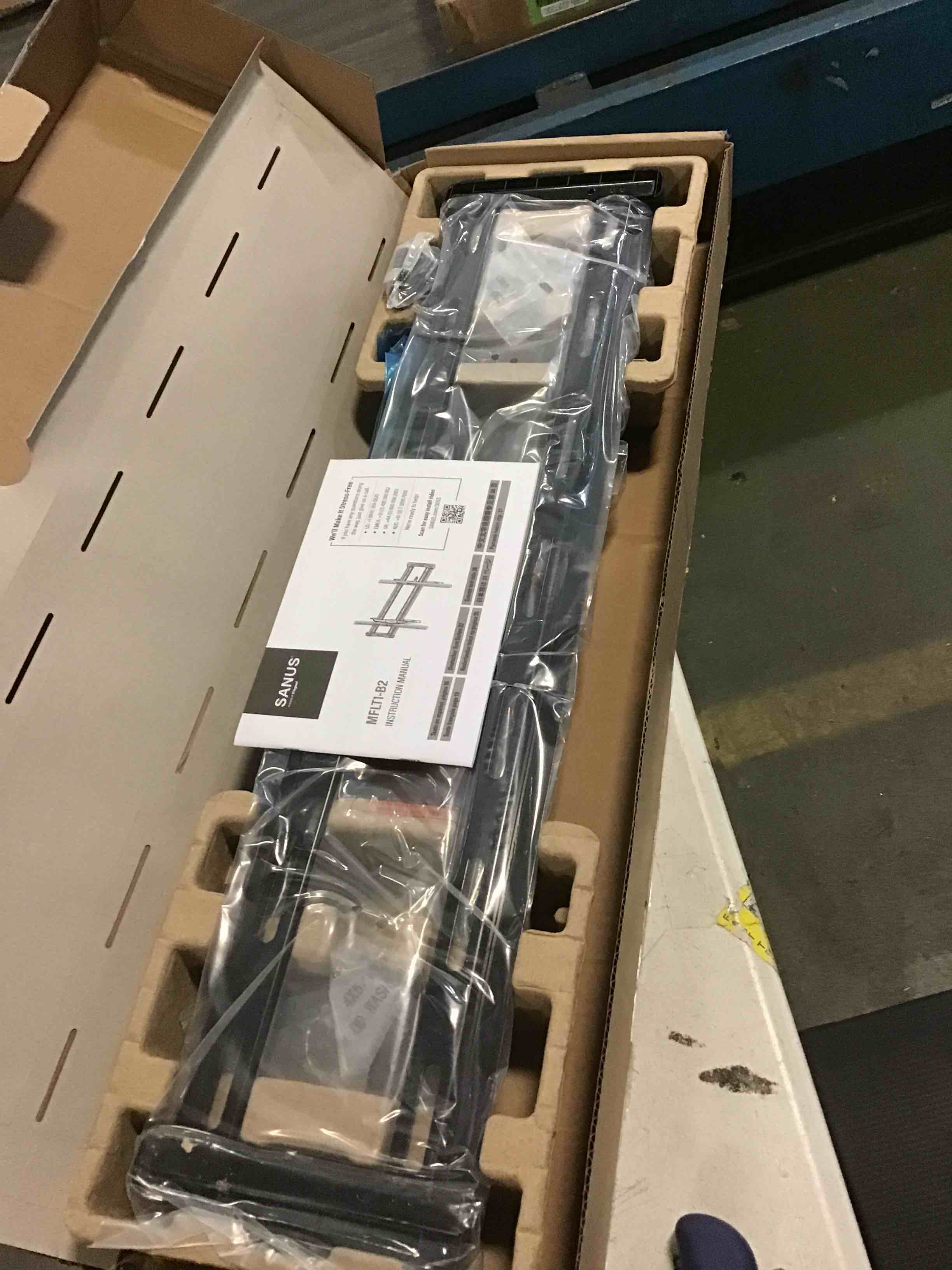 https://s3.amazonaws.com/lotting-images-prod/bidfta/RED5361119_1691668497528.jpeg
