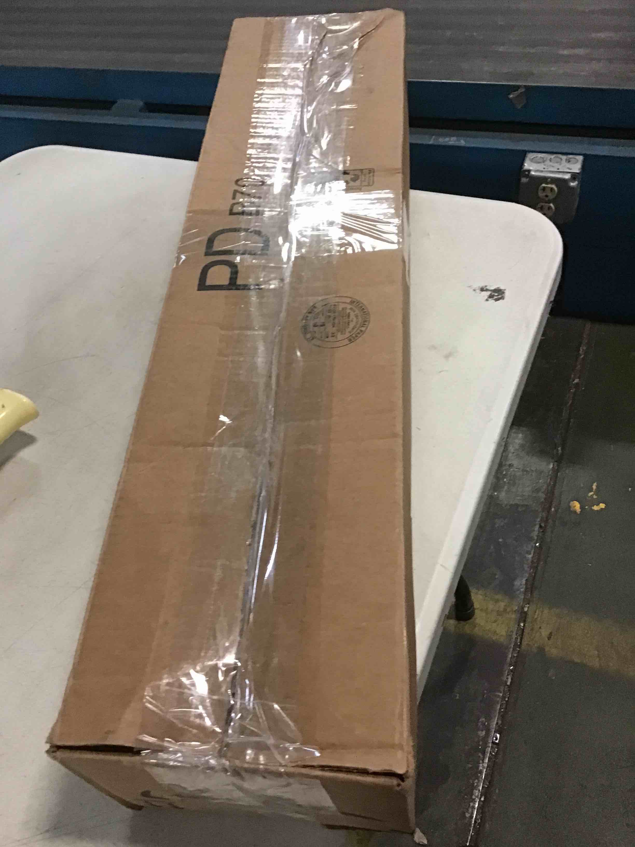 https://s3.amazonaws.com/lotting-images-prod/bidfta/RED5361120_1691668656482.jpeg
