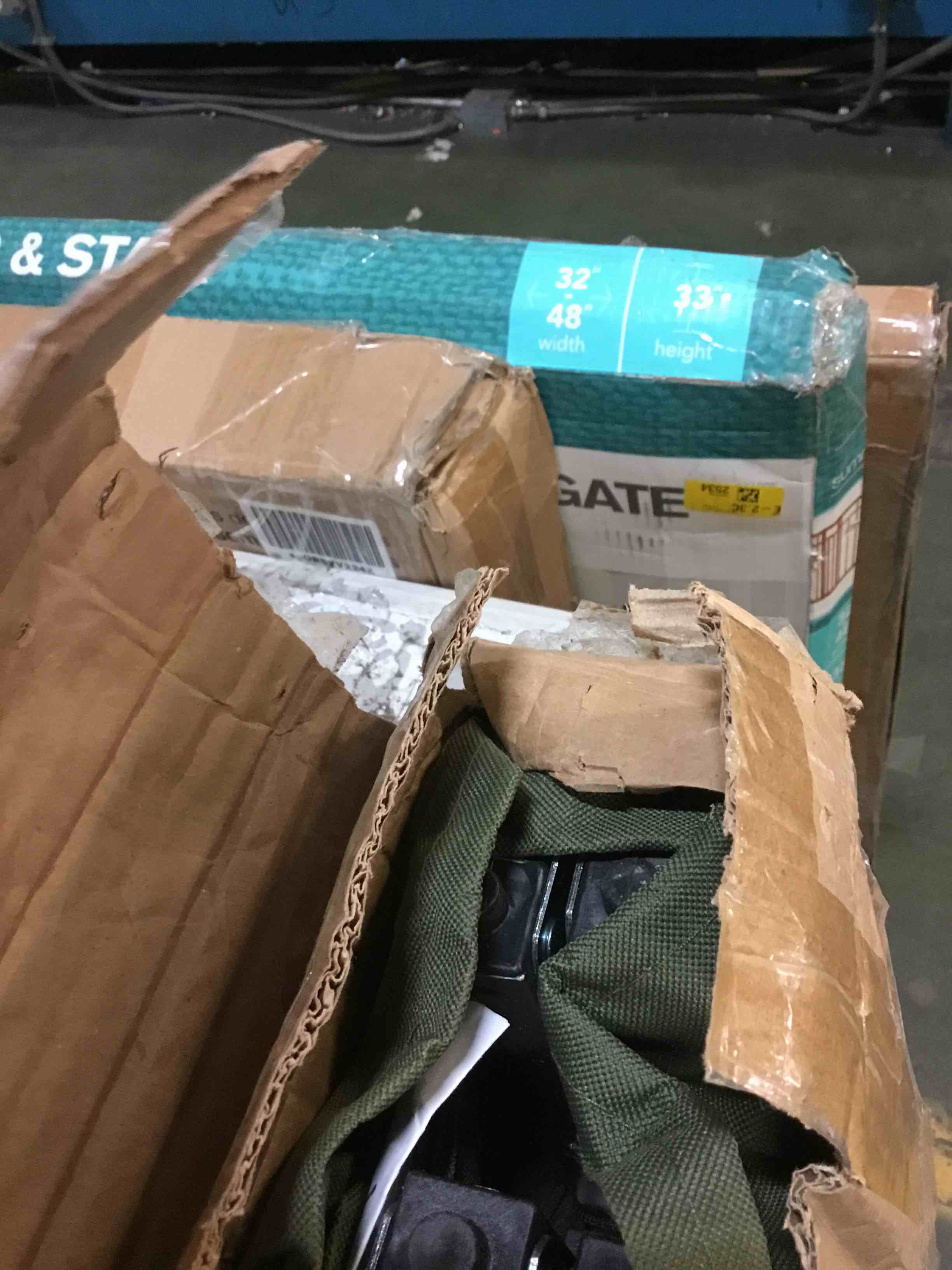 https://s3.amazonaws.com/lotting-images-prod/bidfta/RED5366058_1690976950719.jpeg