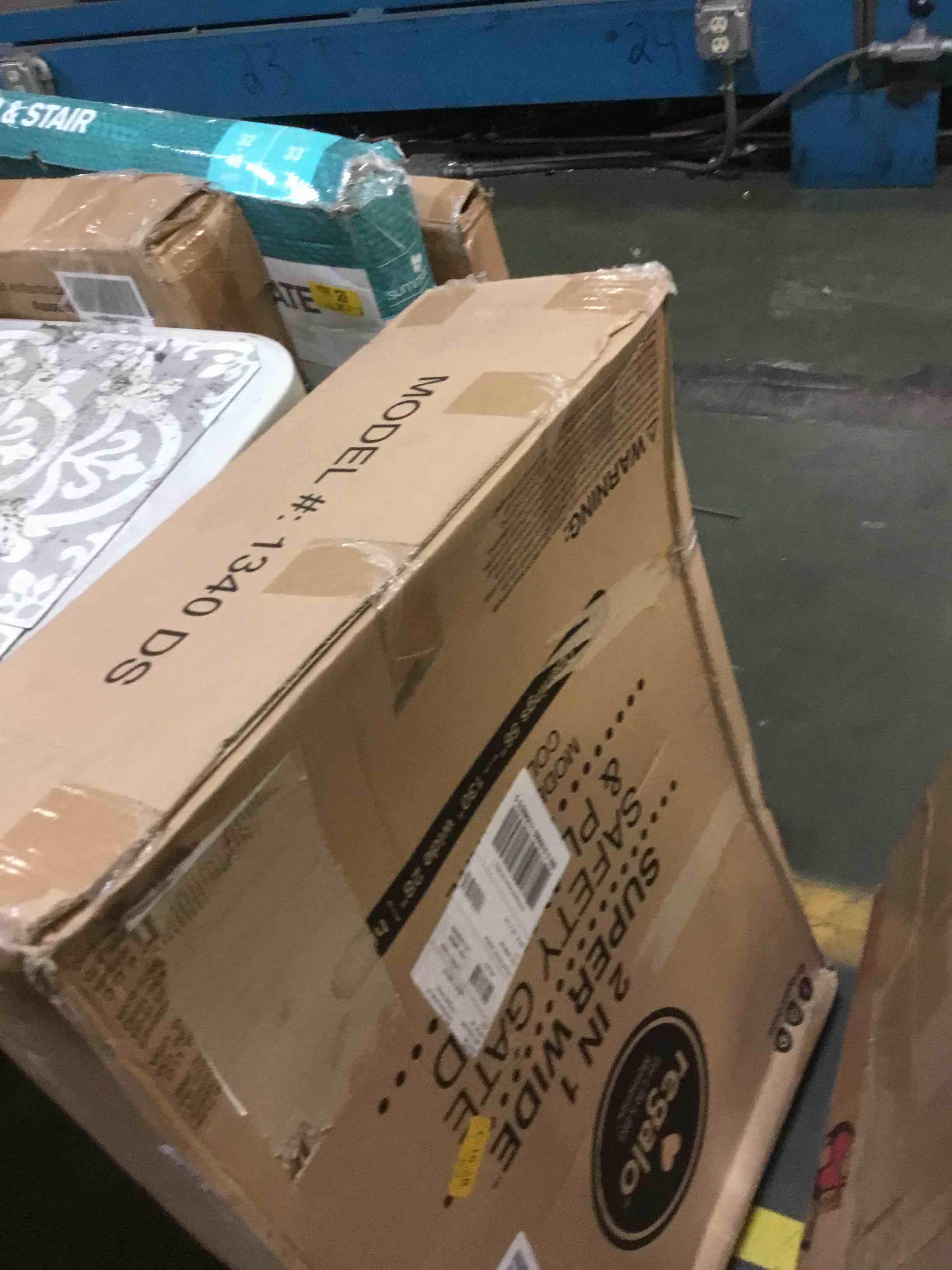 https://s3.amazonaws.com/lotting-images-prod/bidfta/RED5366070_1690979416846.jpeg