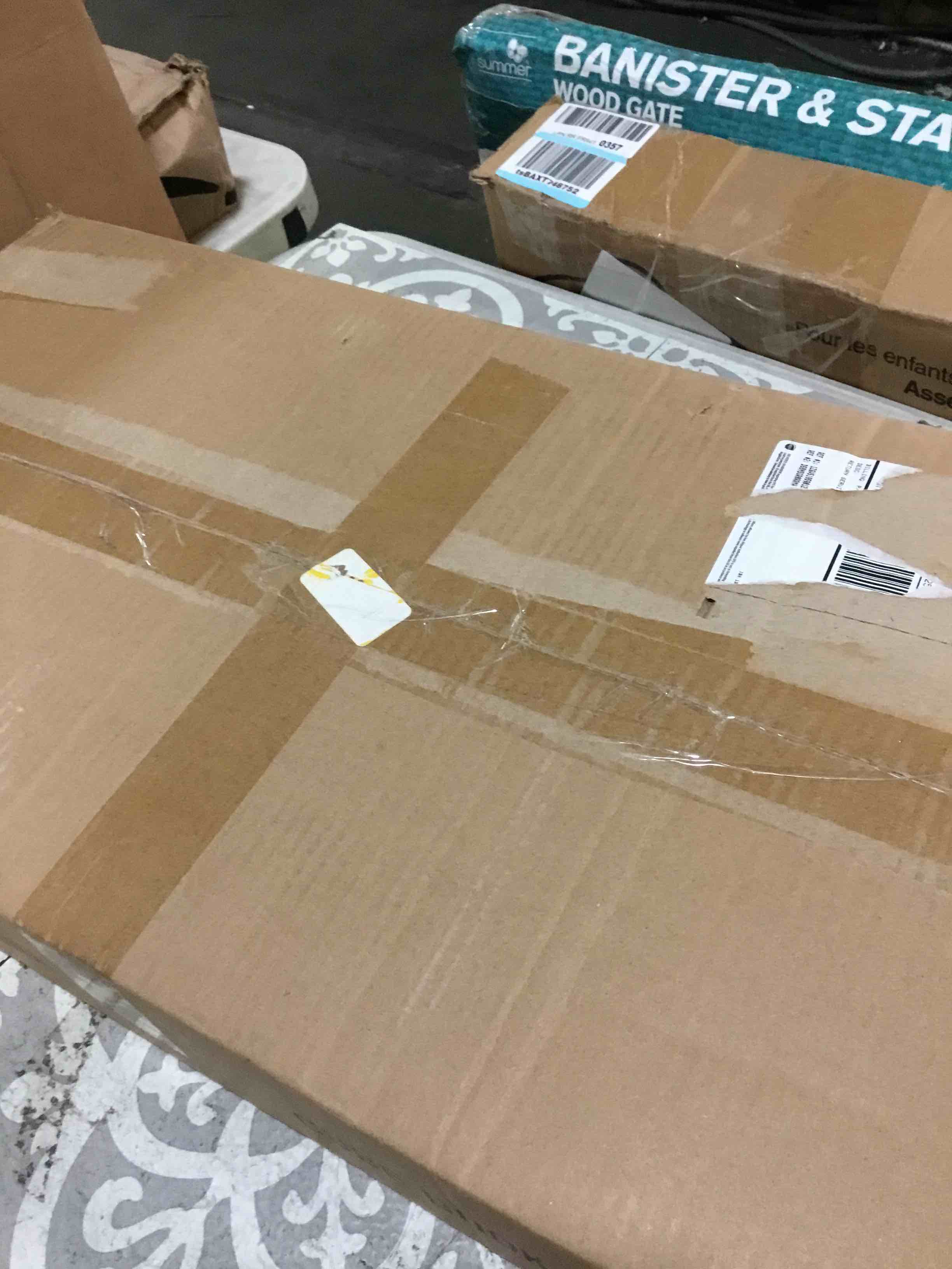 https://s3.amazonaws.com/lotting-images-prod/bidfta/RED5366134_1690988469965.jpeg