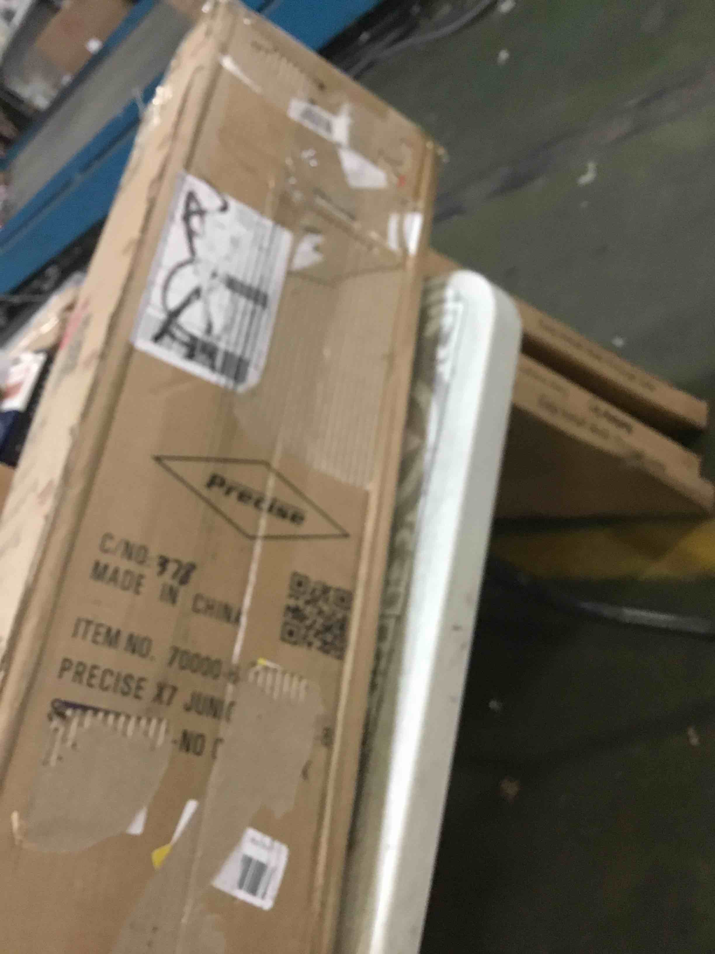 https://s3.amazonaws.com/lotting-images-prod/bidfta/RED5366320_1691079071894.jpeg