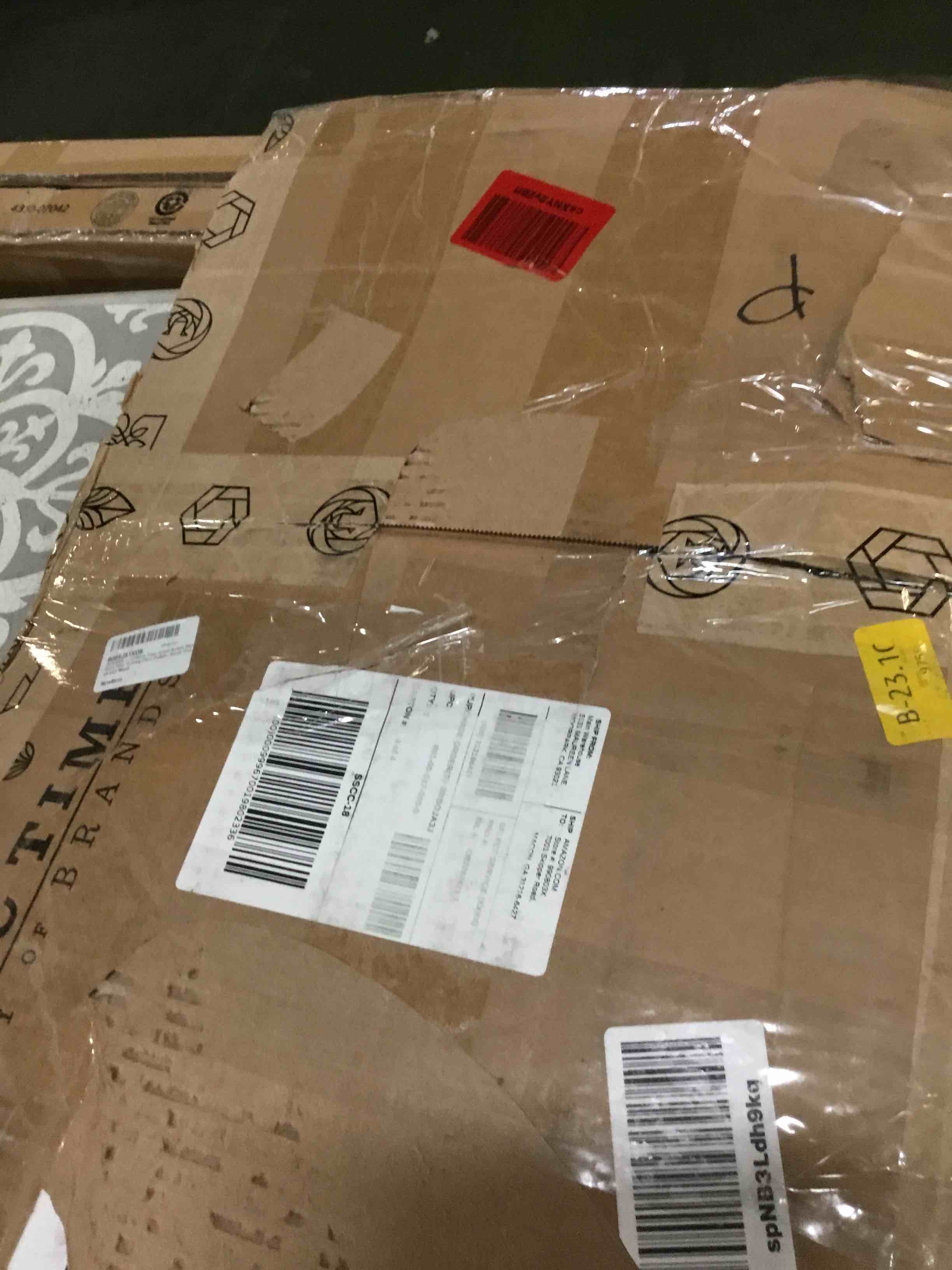 https://s3.amazonaws.com/lotting-images-prod/bidfta/RED5366361_1691087992198.jpeg