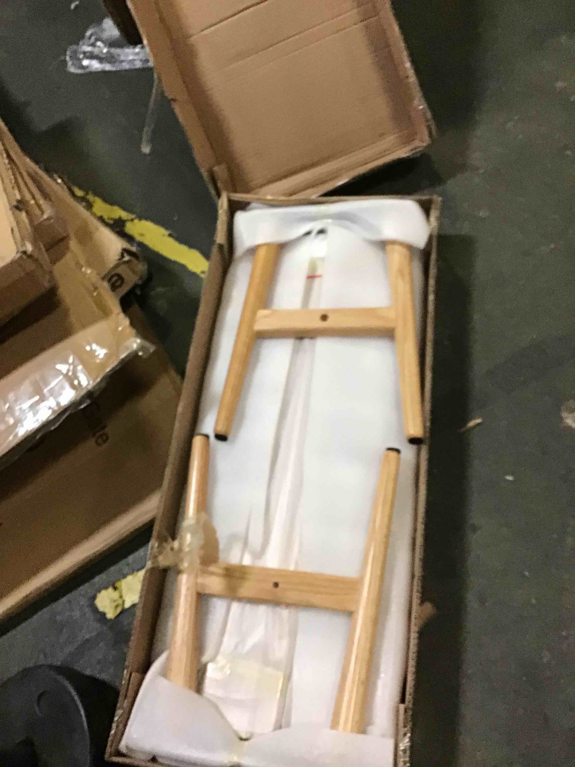 https://s3.amazonaws.com/lotting-images-prod/bidfta/RED5366506_1691320703303.jpeg