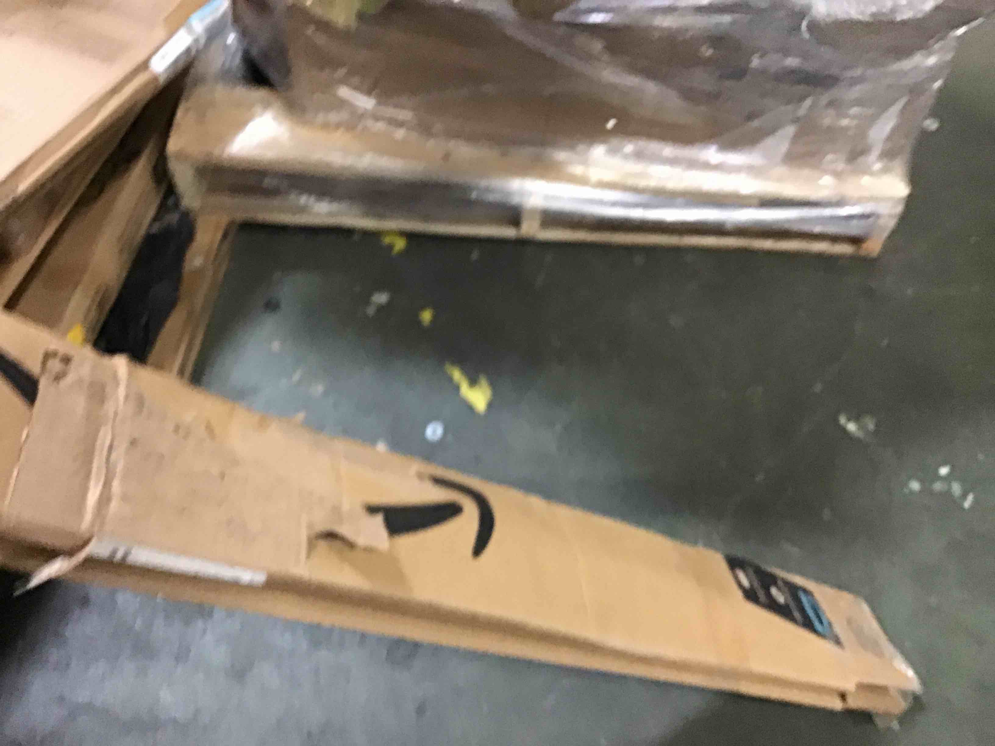 https://s3.amazonaws.com/lotting-images-prod/bidfta/RED5366557_1691328512873.jpeg