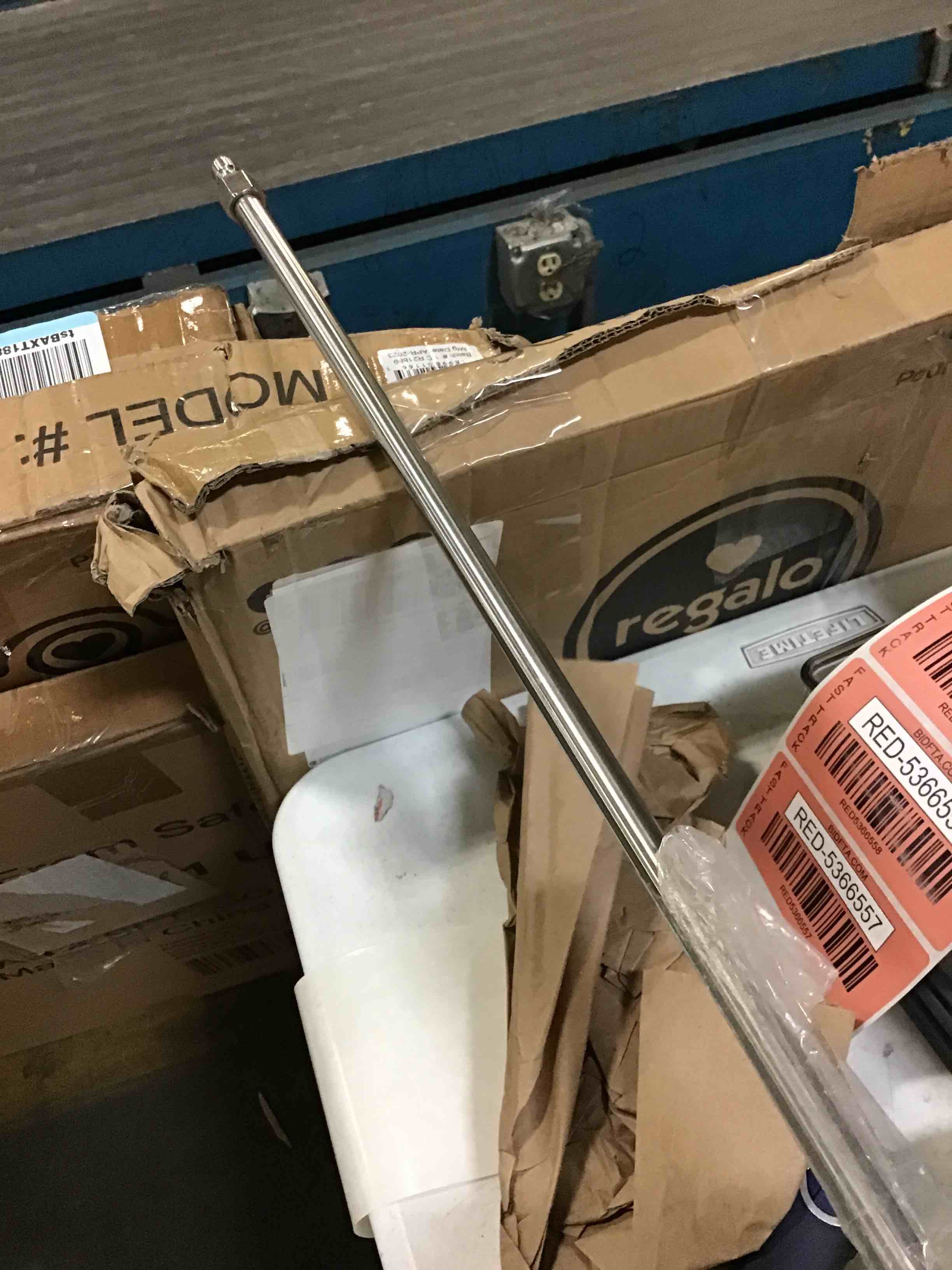 https://s3.amazonaws.com/lotting-images-prod/bidfta/RED5366557_1691328602733.jpeg