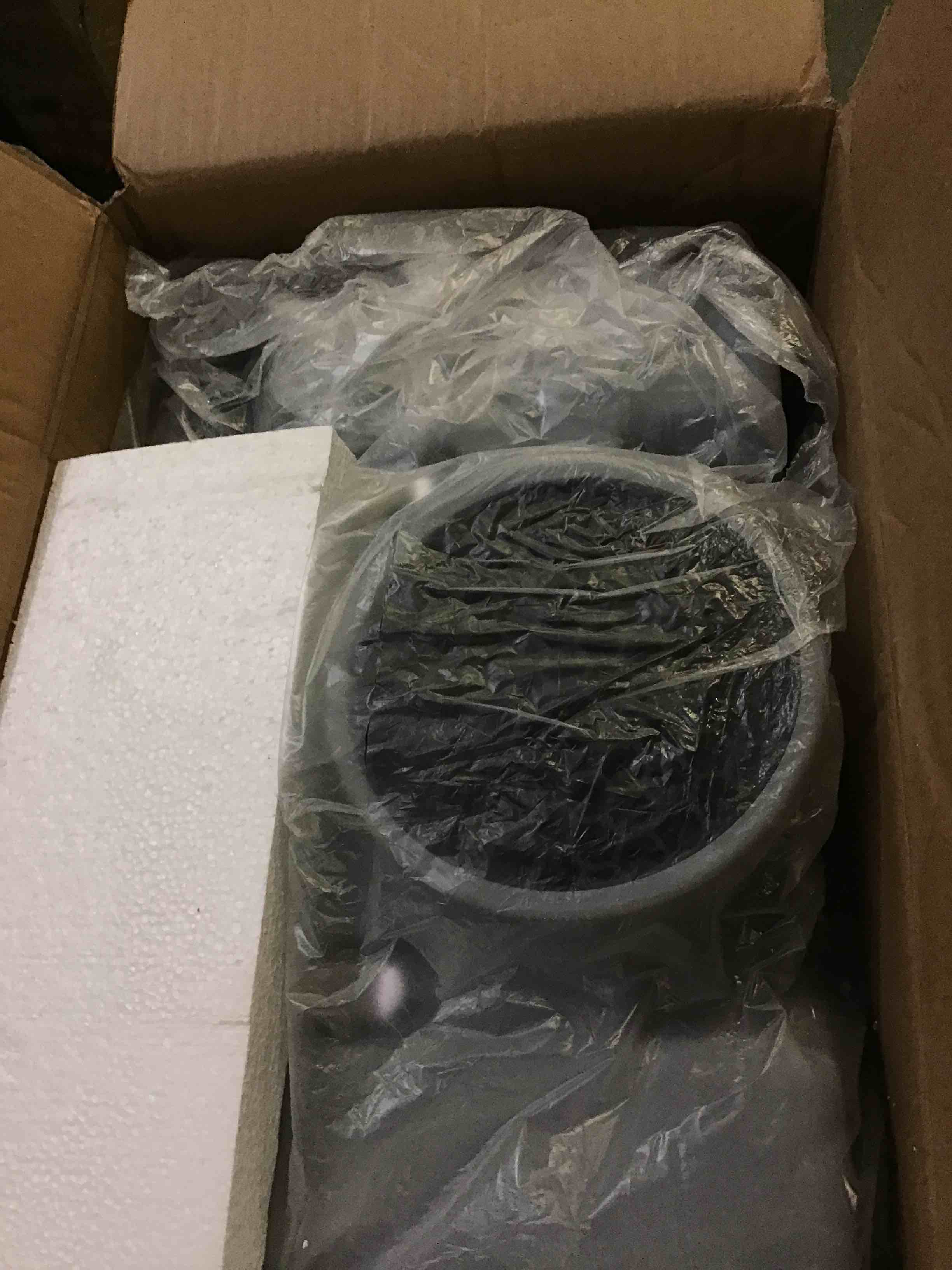 https://s3.amazonaws.com/lotting-images-prod/bidfta/RED5367098_1691674271993.jpeg