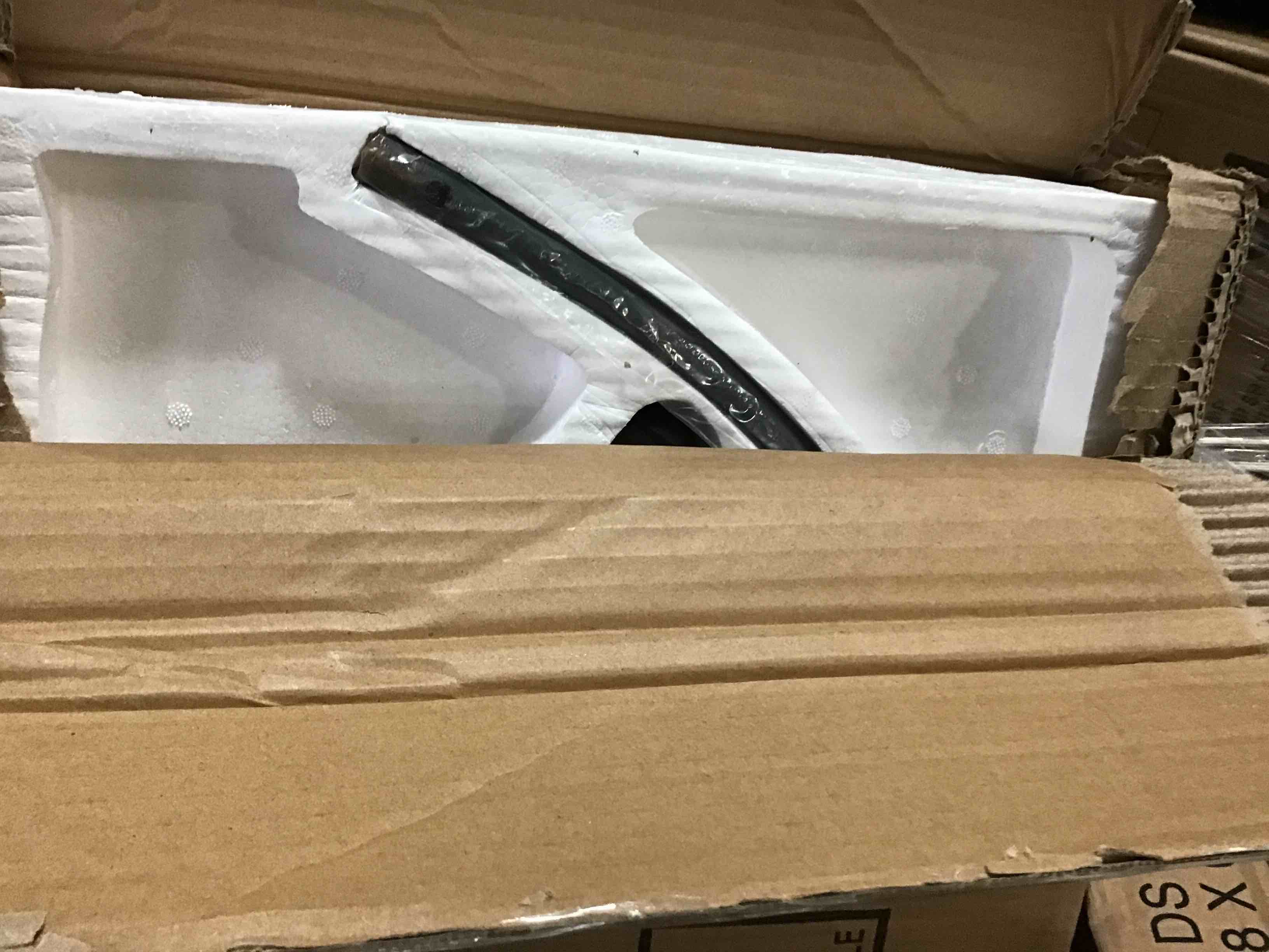 https://s3.amazonaws.com/lotting-images-prod/bidfta/RED5367527_1690907230368.jpeg