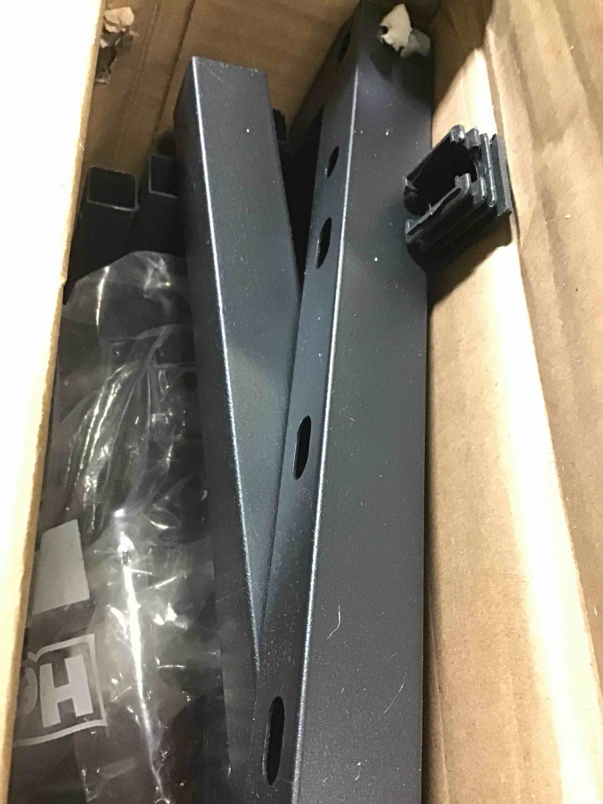 https://s3.amazonaws.com/lotting-images-prod/bidfta/RED5368203_1691668518537.jpeg