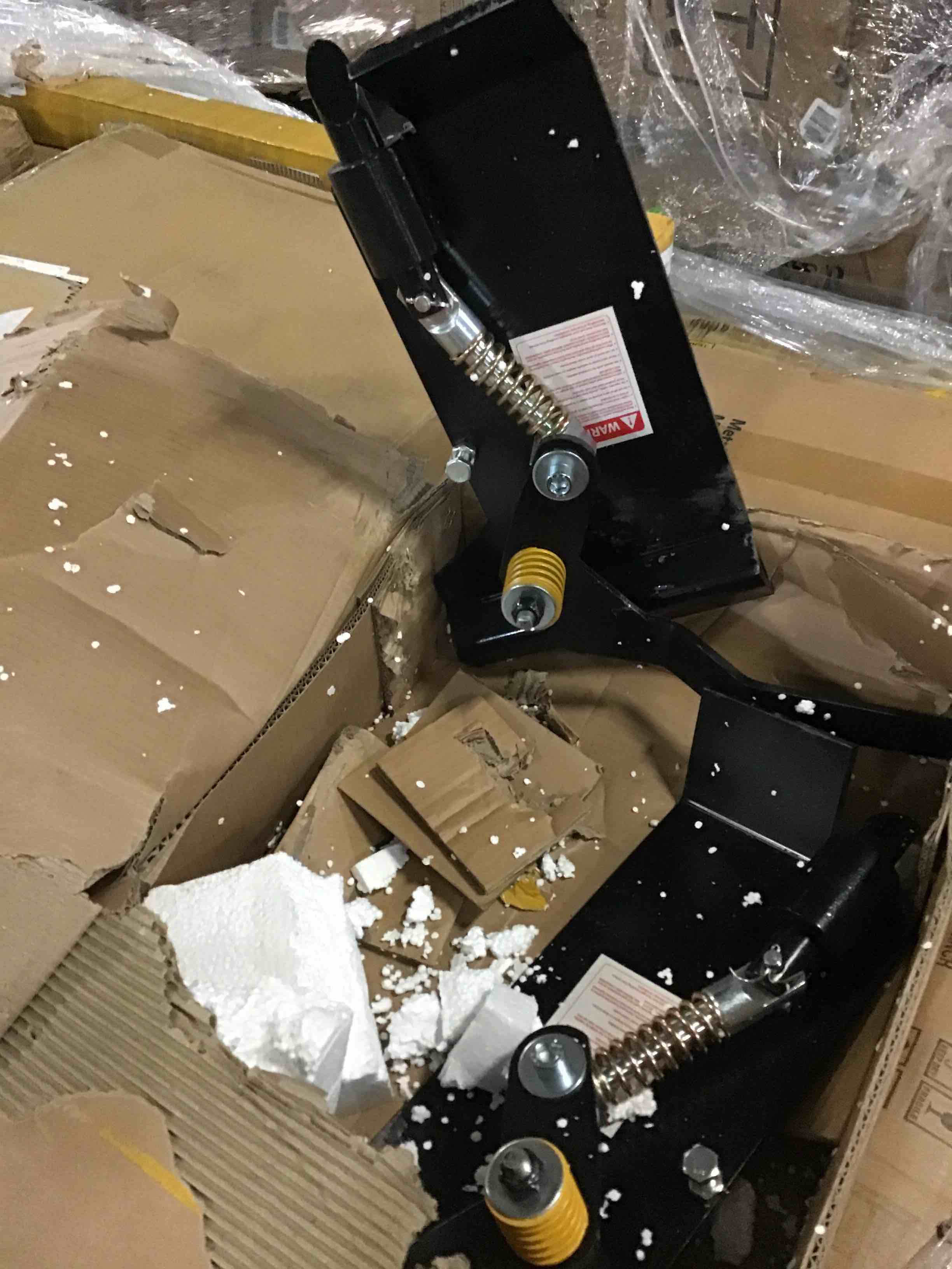 https://s3.amazonaws.com/lotting-images-prod/bidfta/RED5368370_1692023645655.jpeg