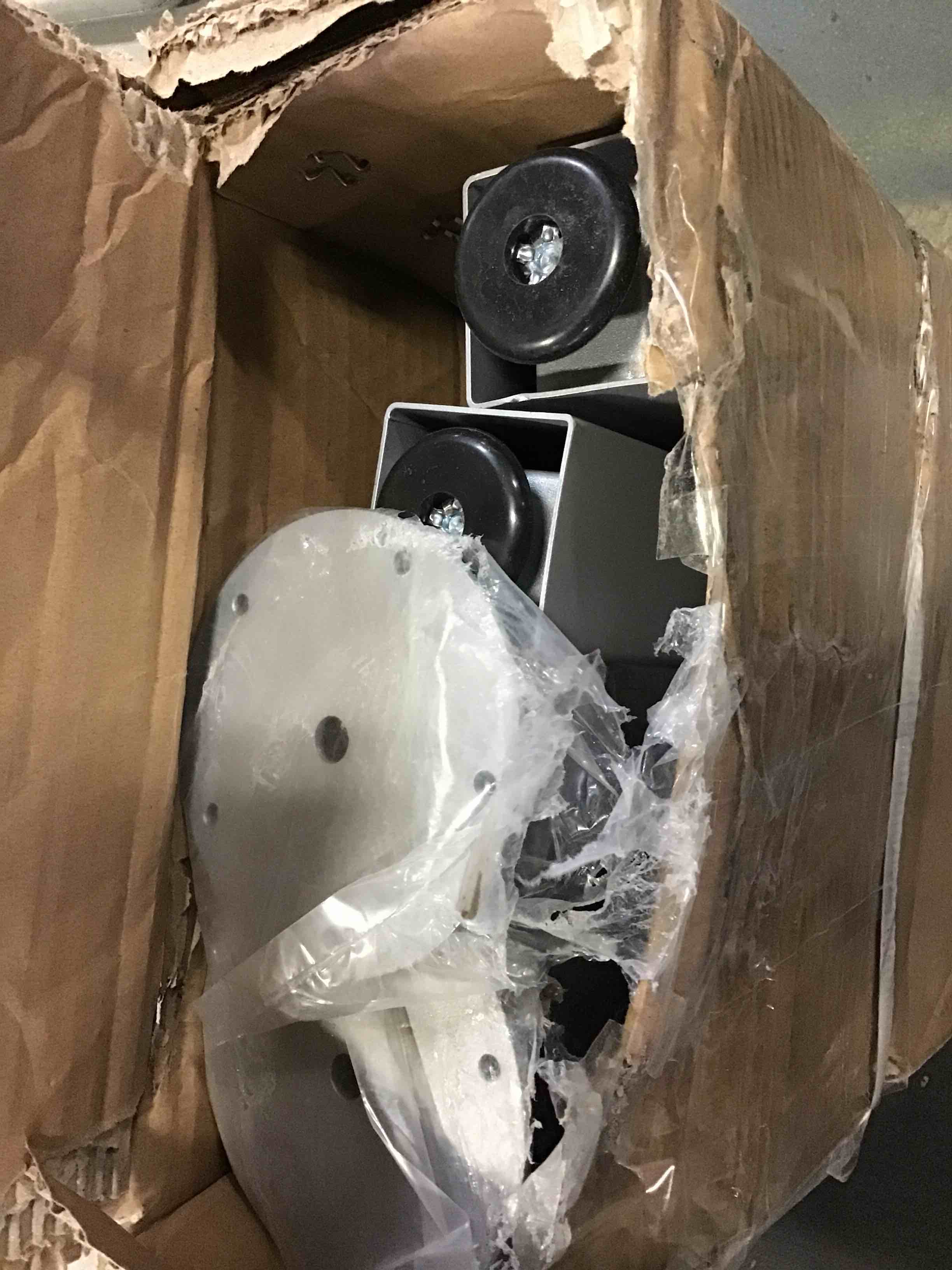 https://s3.amazonaws.com/lotting-images-prod/bidfta/RED5368488_1692101346492.jpeg