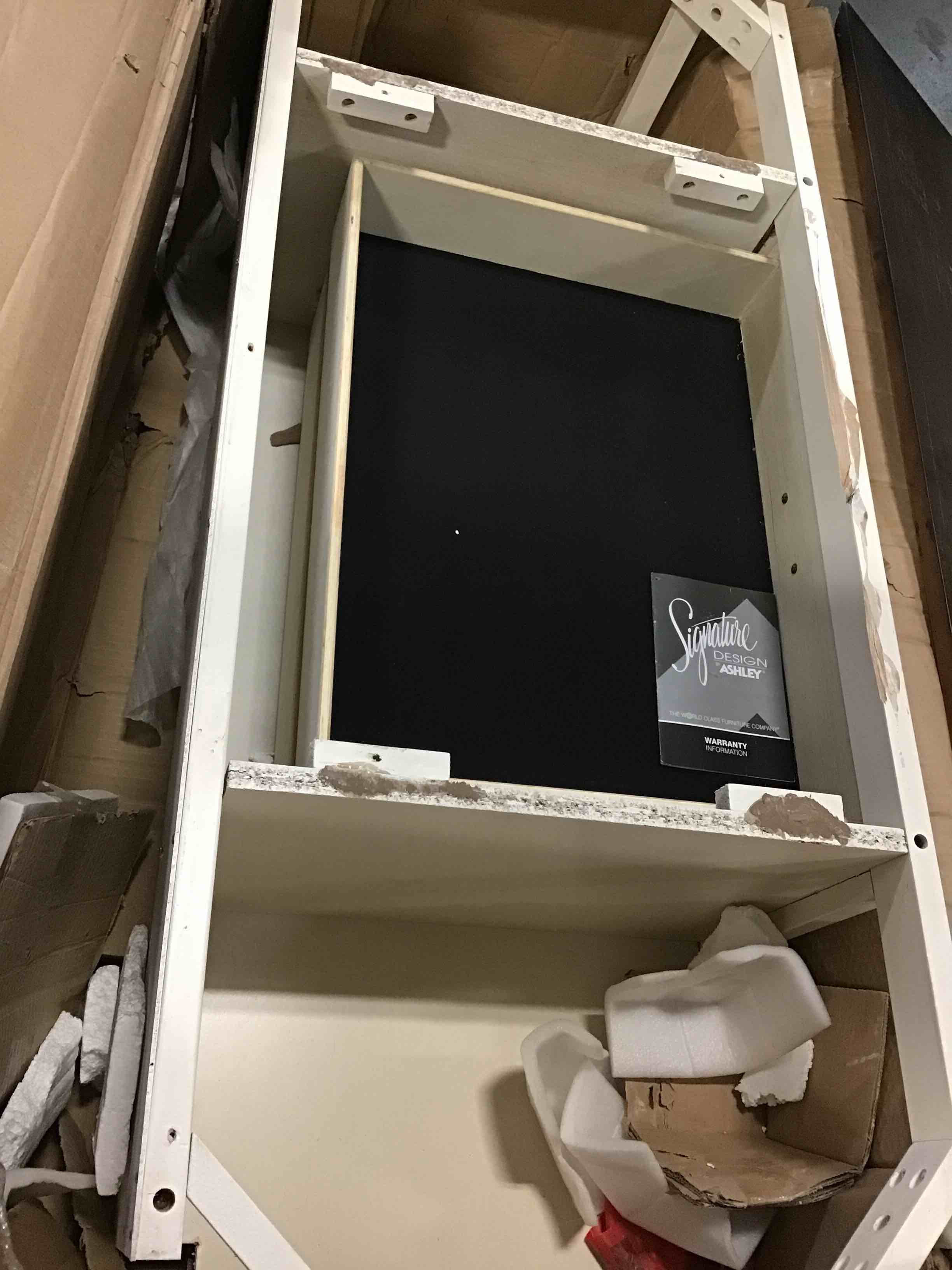 https://s3.amazonaws.com/lotting-images-prod/bidfta/RED5368498_1692103337358.jpeg