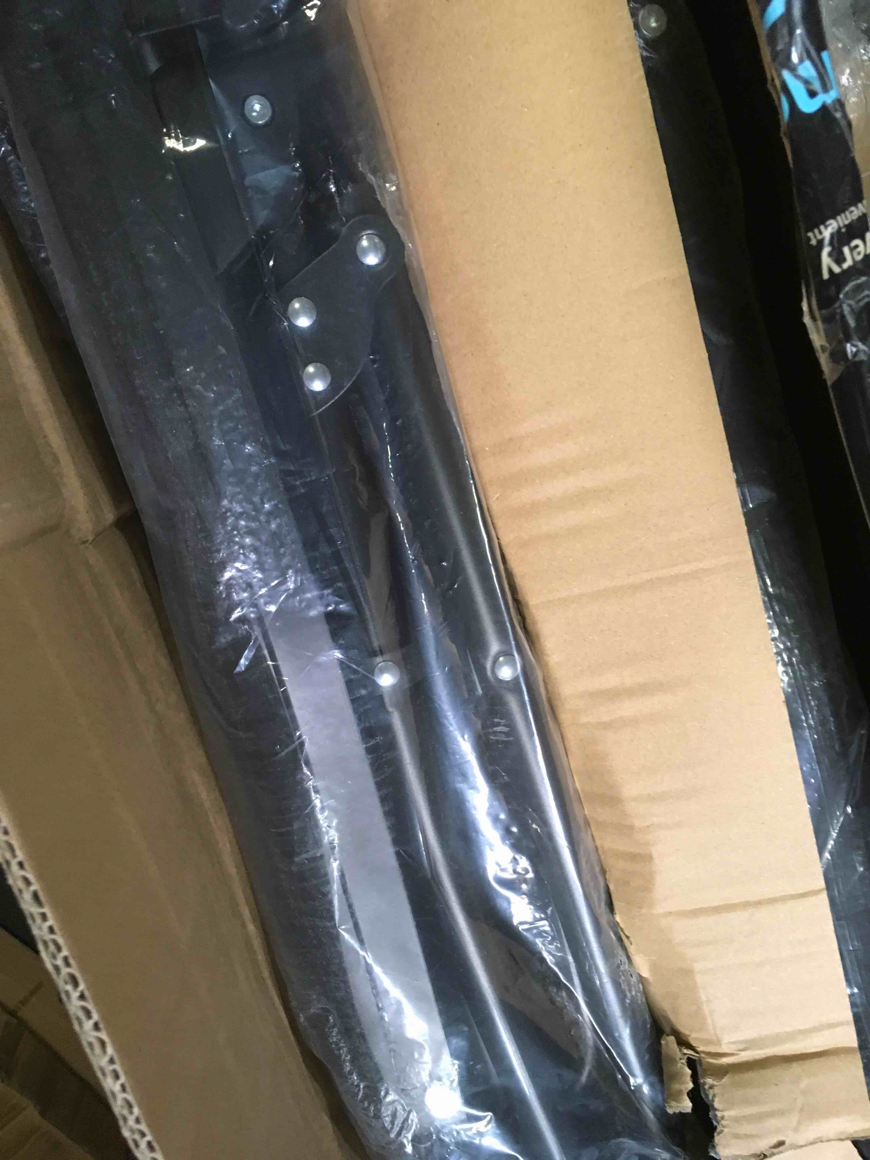 https://s3.amazonaws.com/lotting-images-prod/bidfta/RED5369125_1691172579324.jpeg