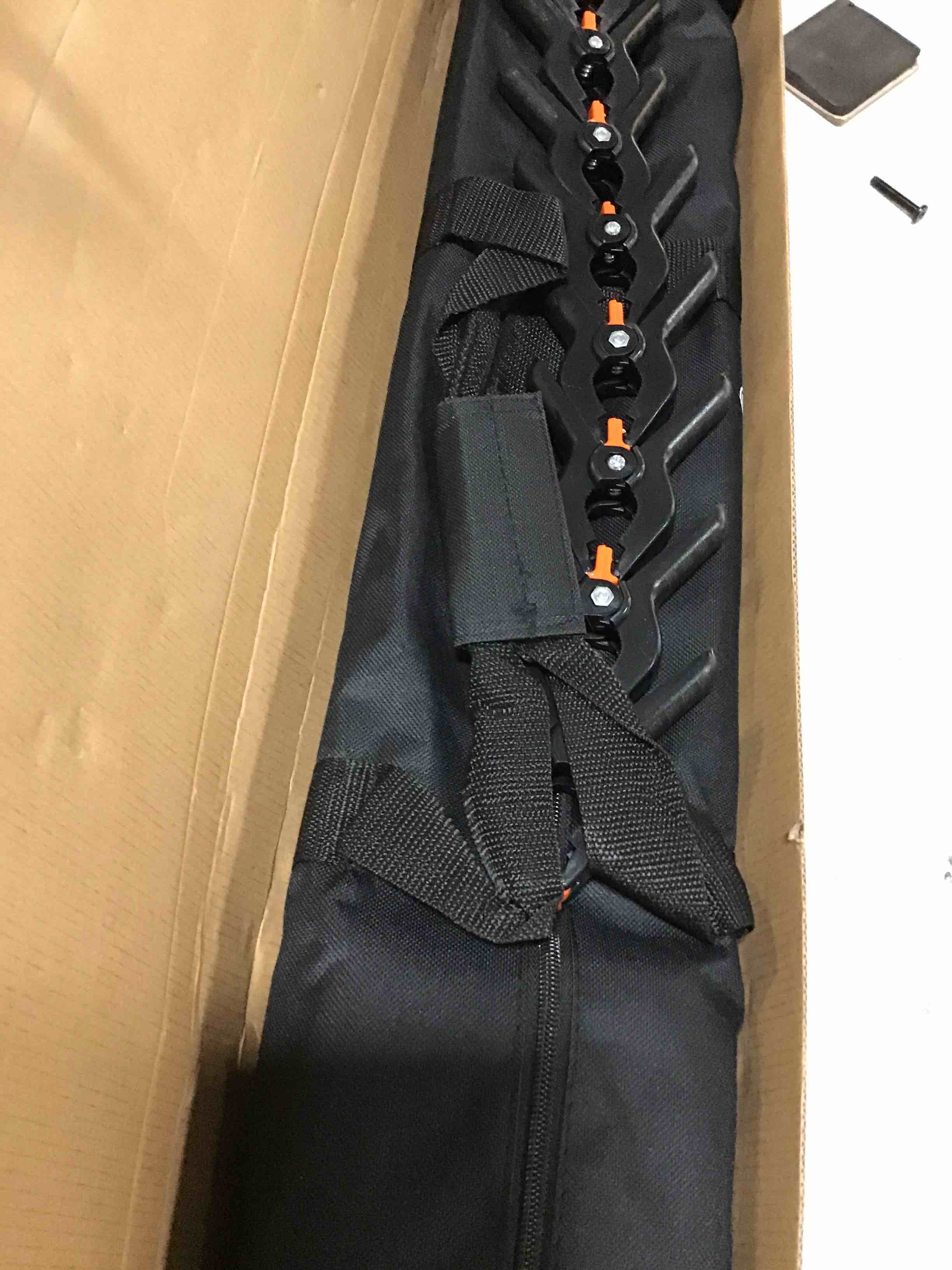 https://s3.amazonaws.com/lotting-images-prod/bidfta/RED5369712_1691511362211.jpeg