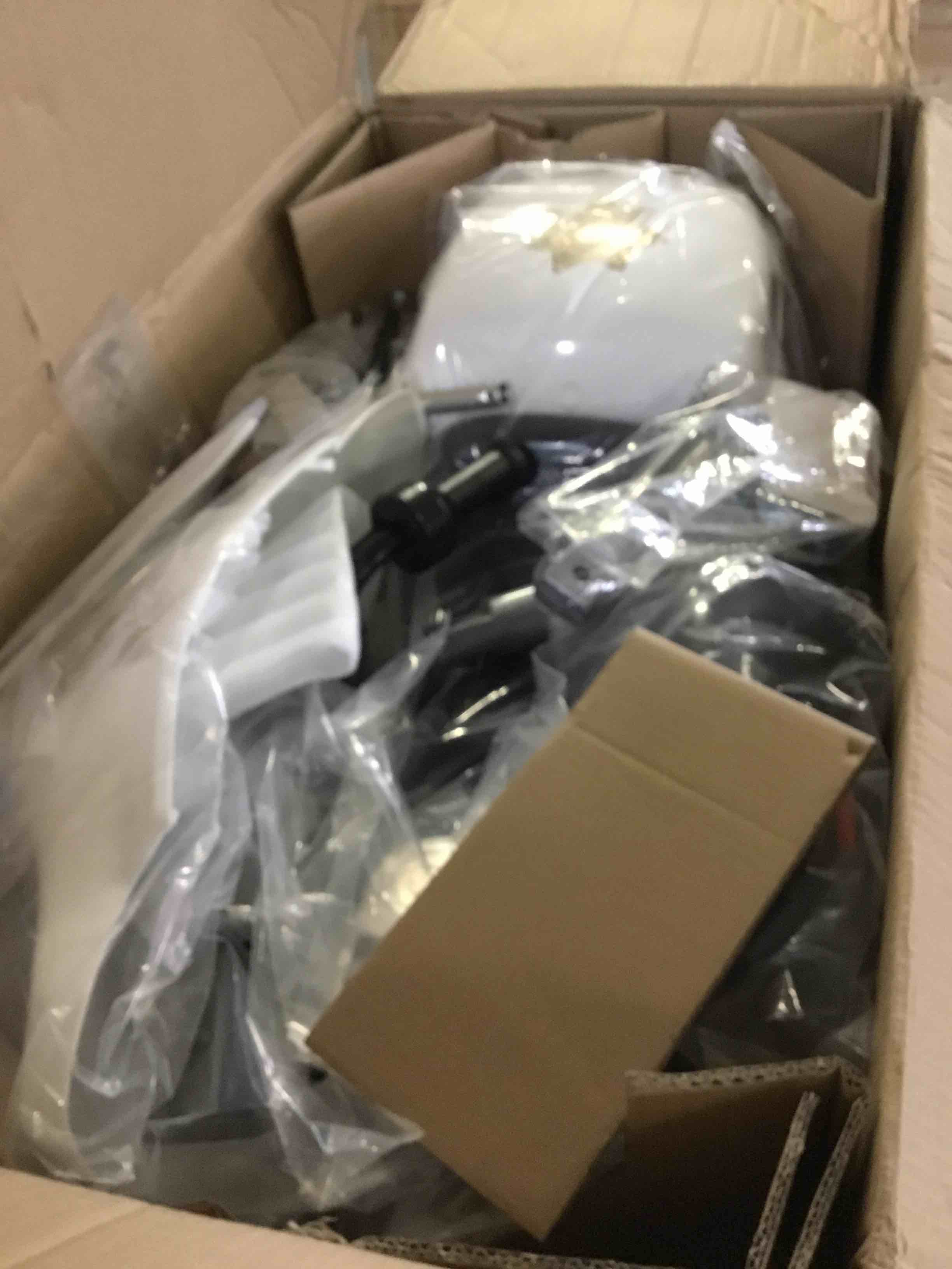 https://s3.amazonaws.com/lotting-images-prod/bidfta/RED5371061_1691429075700.jpeg