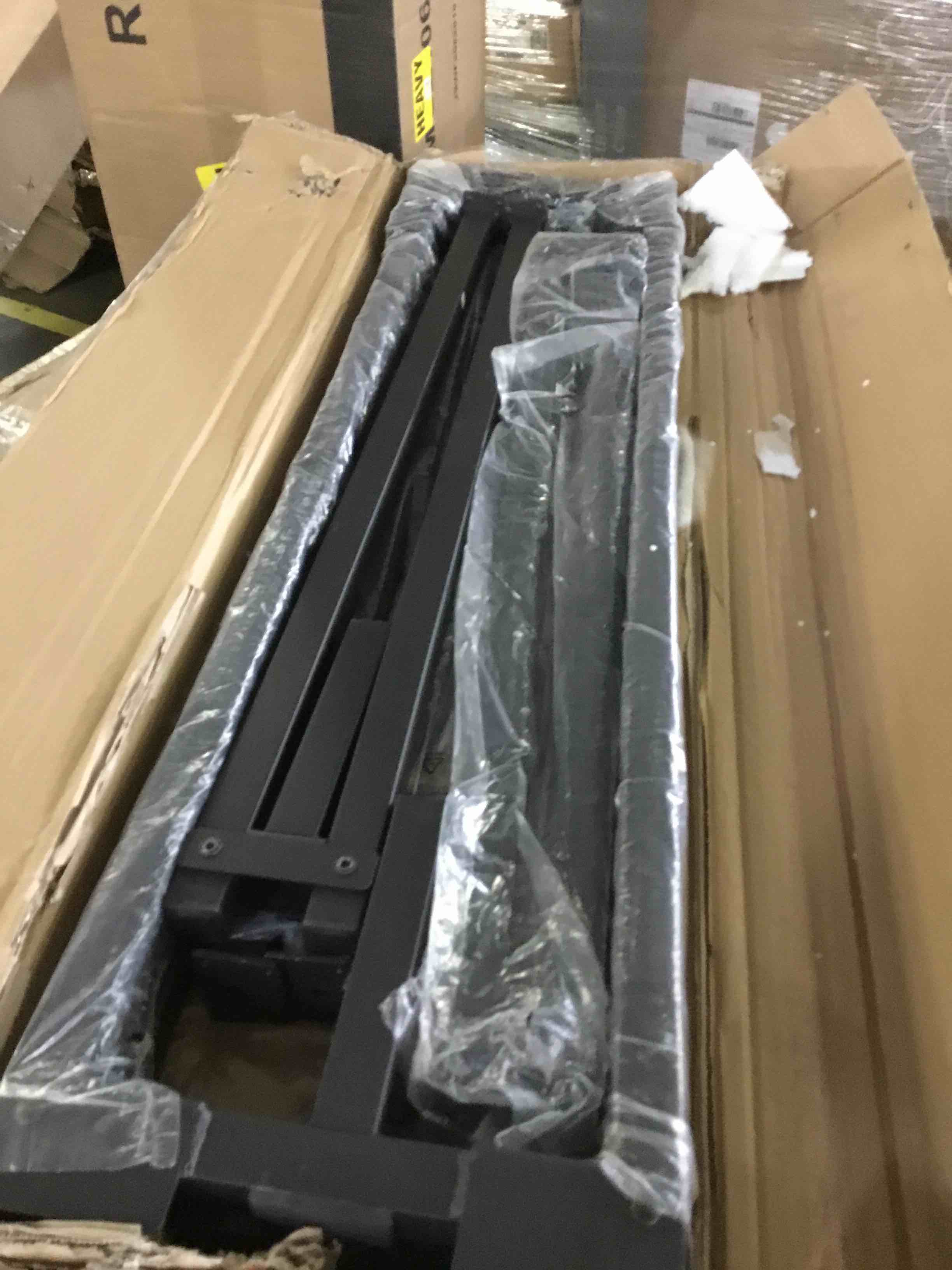 https://s3.amazonaws.com/lotting-images-prod/bidfta/RED5371449_1691597642186.jpeg
