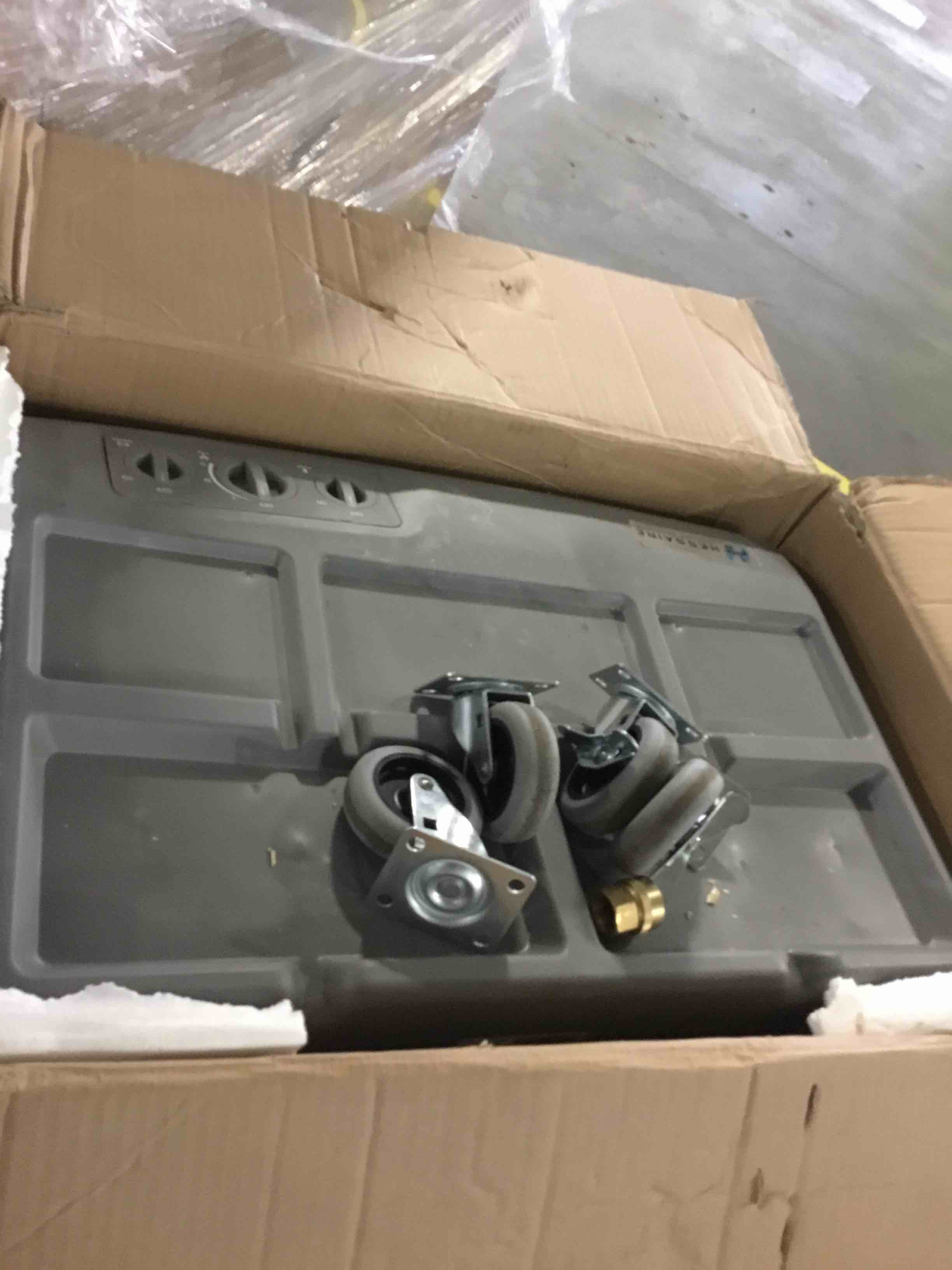 https://s3.amazonaws.com/lotting-images-prod/bidfta/RED5371454_1691598515634.jpeg
