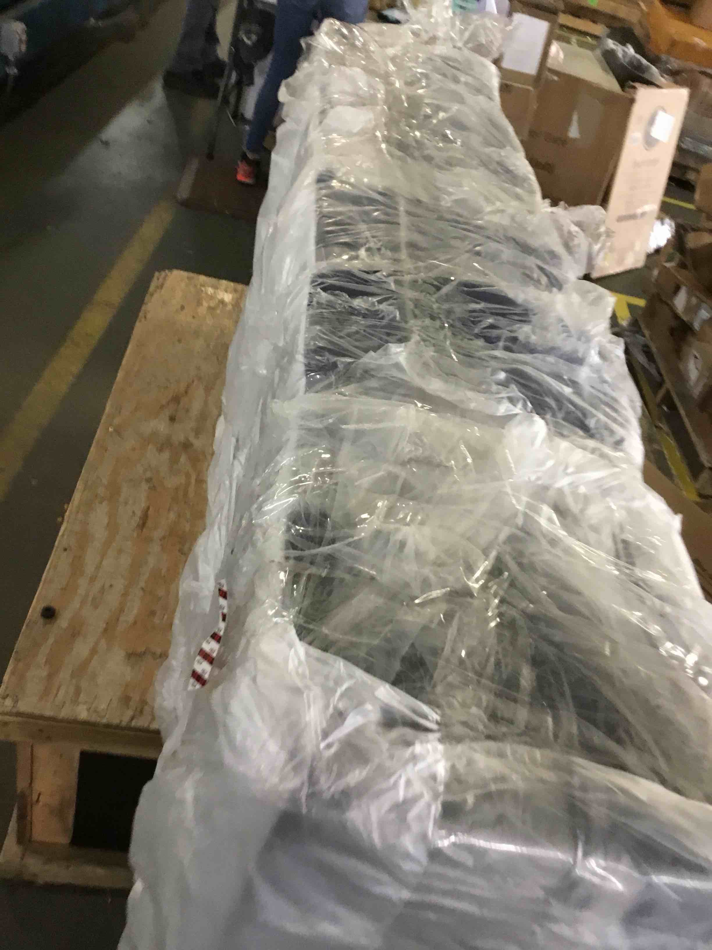 https://s3.amazonaws.com/lotting-images-prod/bidfta/RED5371486_1691605720935.jpeg