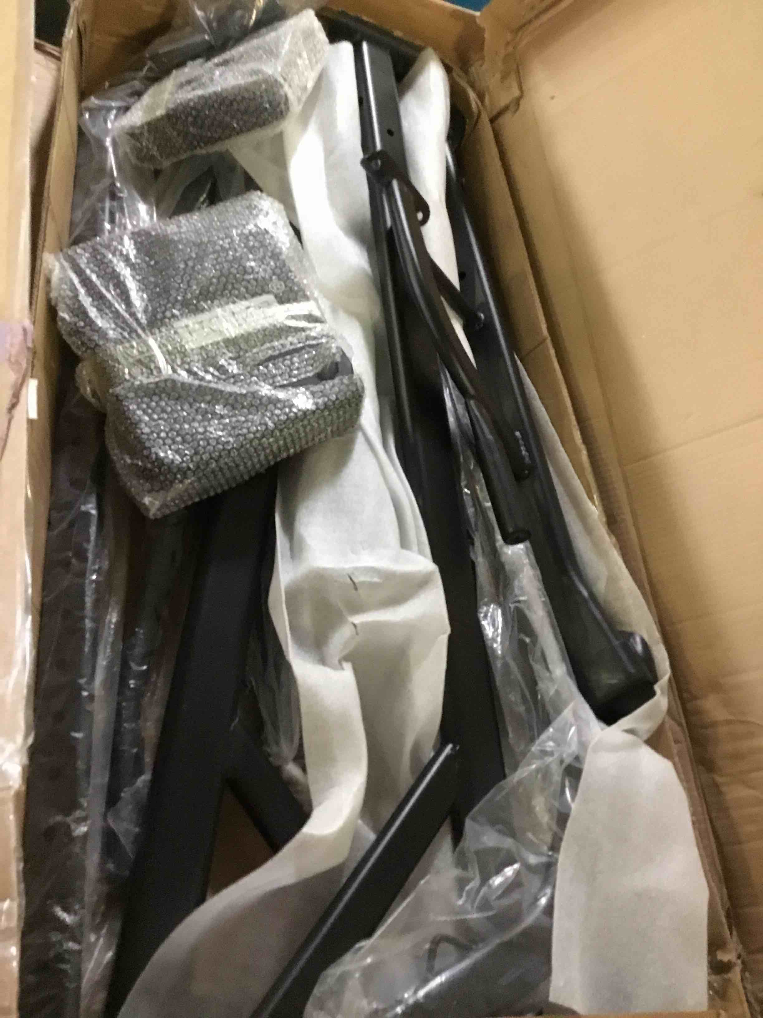 https://s3.amazonaws.com/lotting-images-prod/bidfta/RED5371902_1691785370983.jpeg