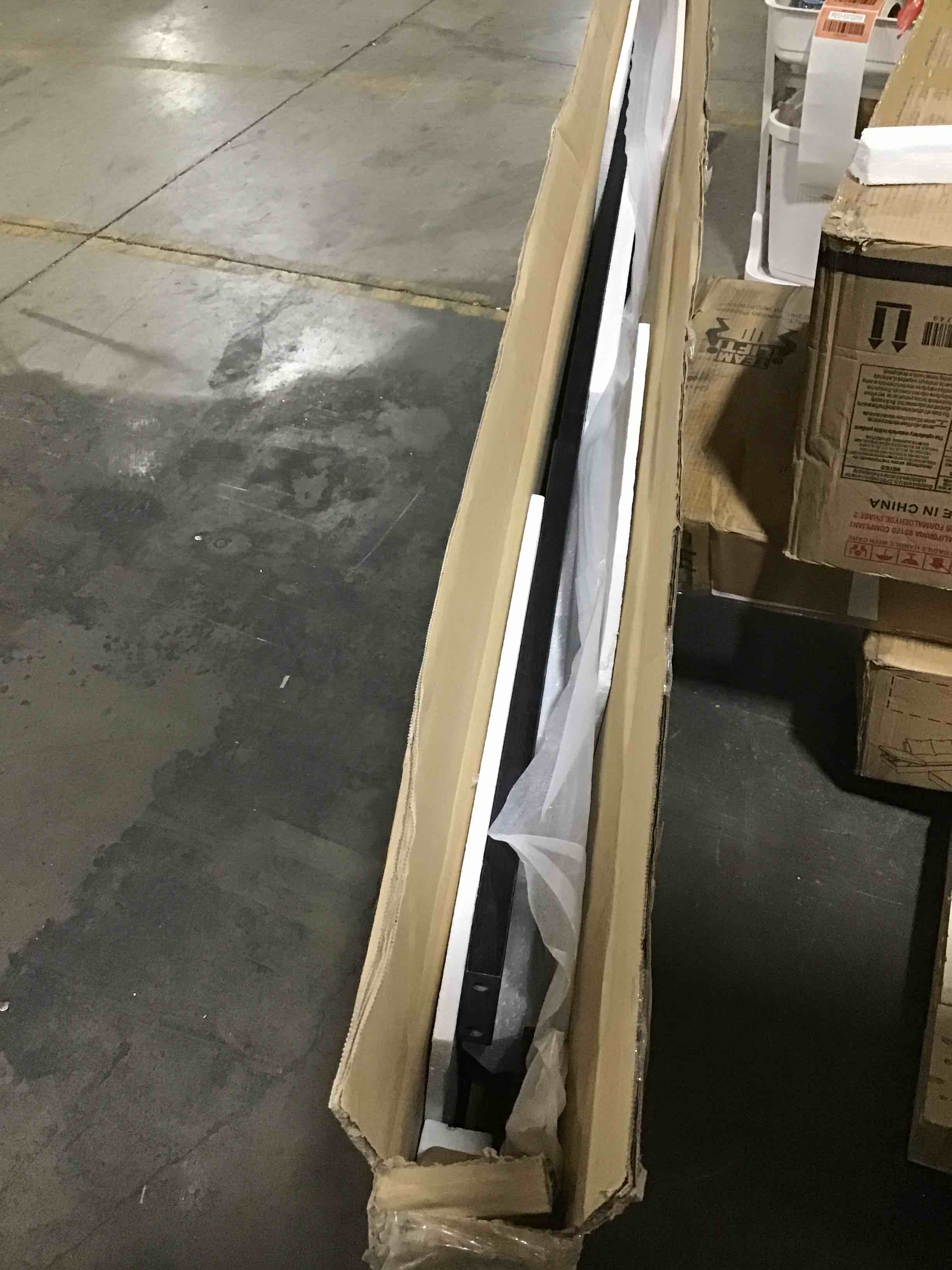 https://s3.amazonaws.com/lotting-images-prod/bidfta/RED5372258_1691524750277.jpeg