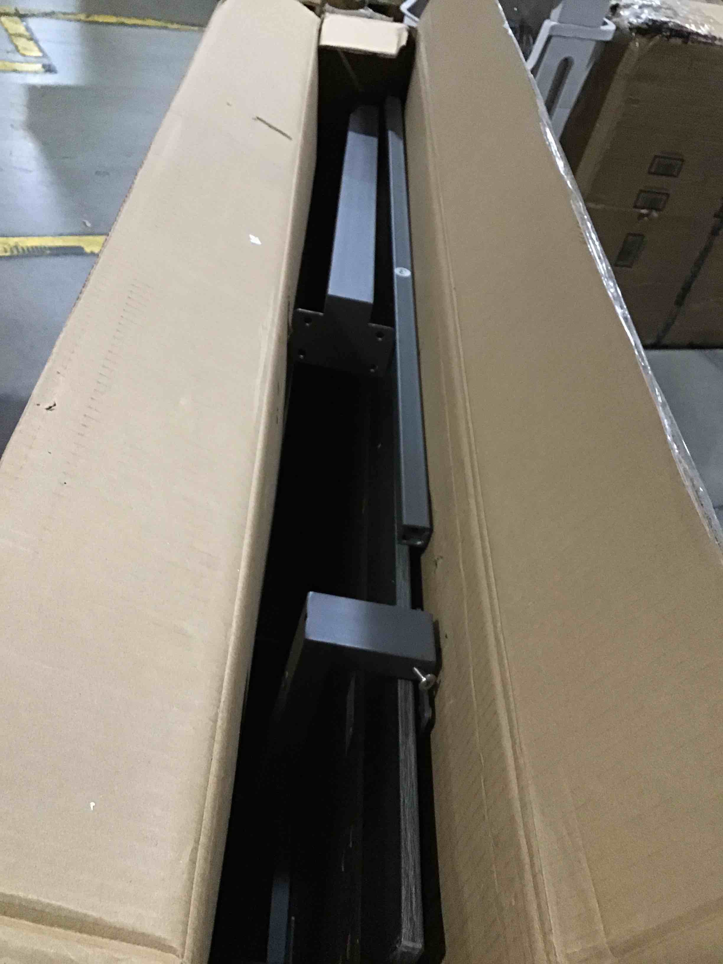 https://s3.amazonaws.com/lotting-images-prod/bidfta/RED5372676_1692624362116.jpeg