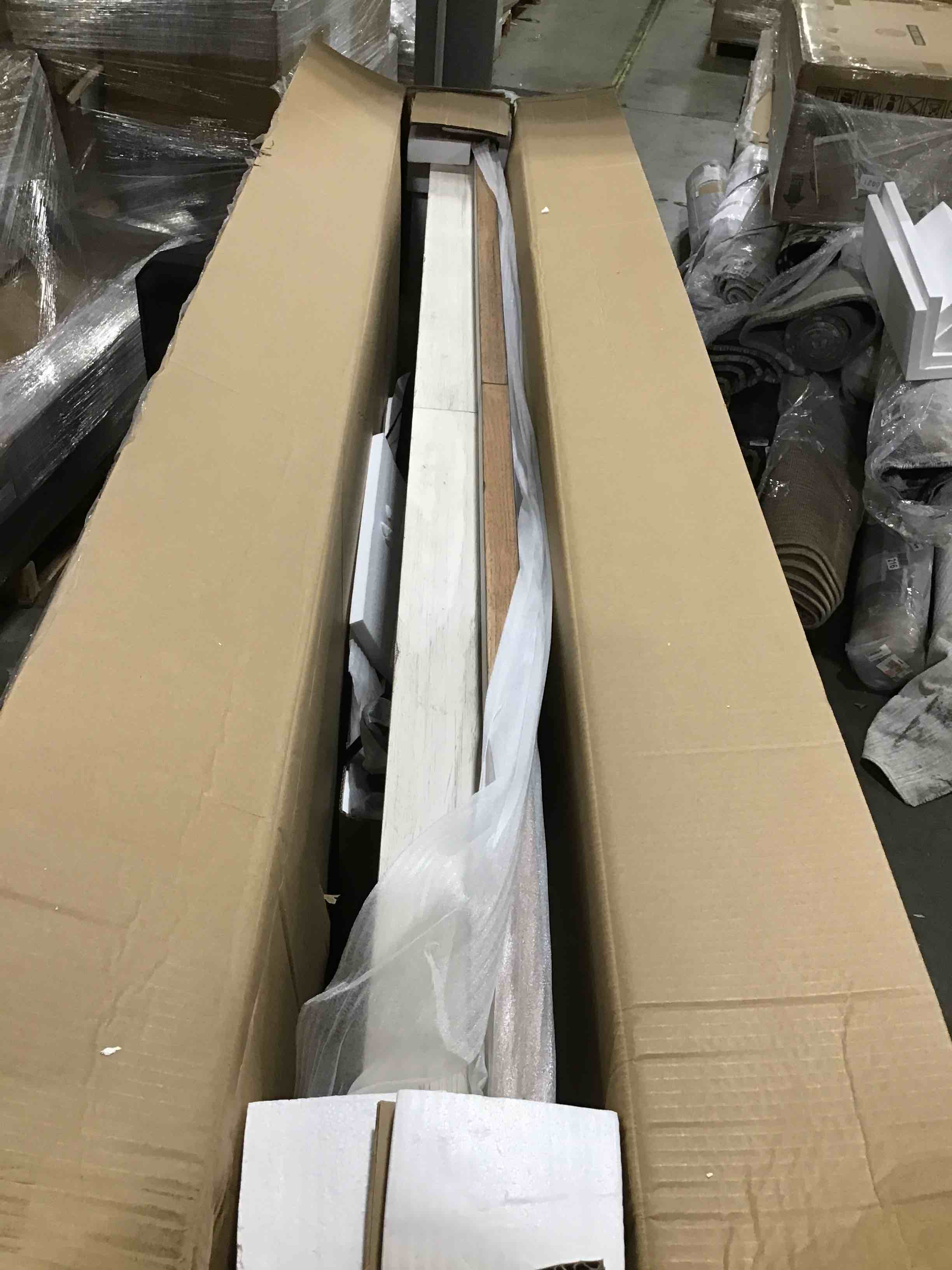 https://s3.amazonaws.com/lotting-images-prod/bidfta/RED5372753_1692725215412.jpeg