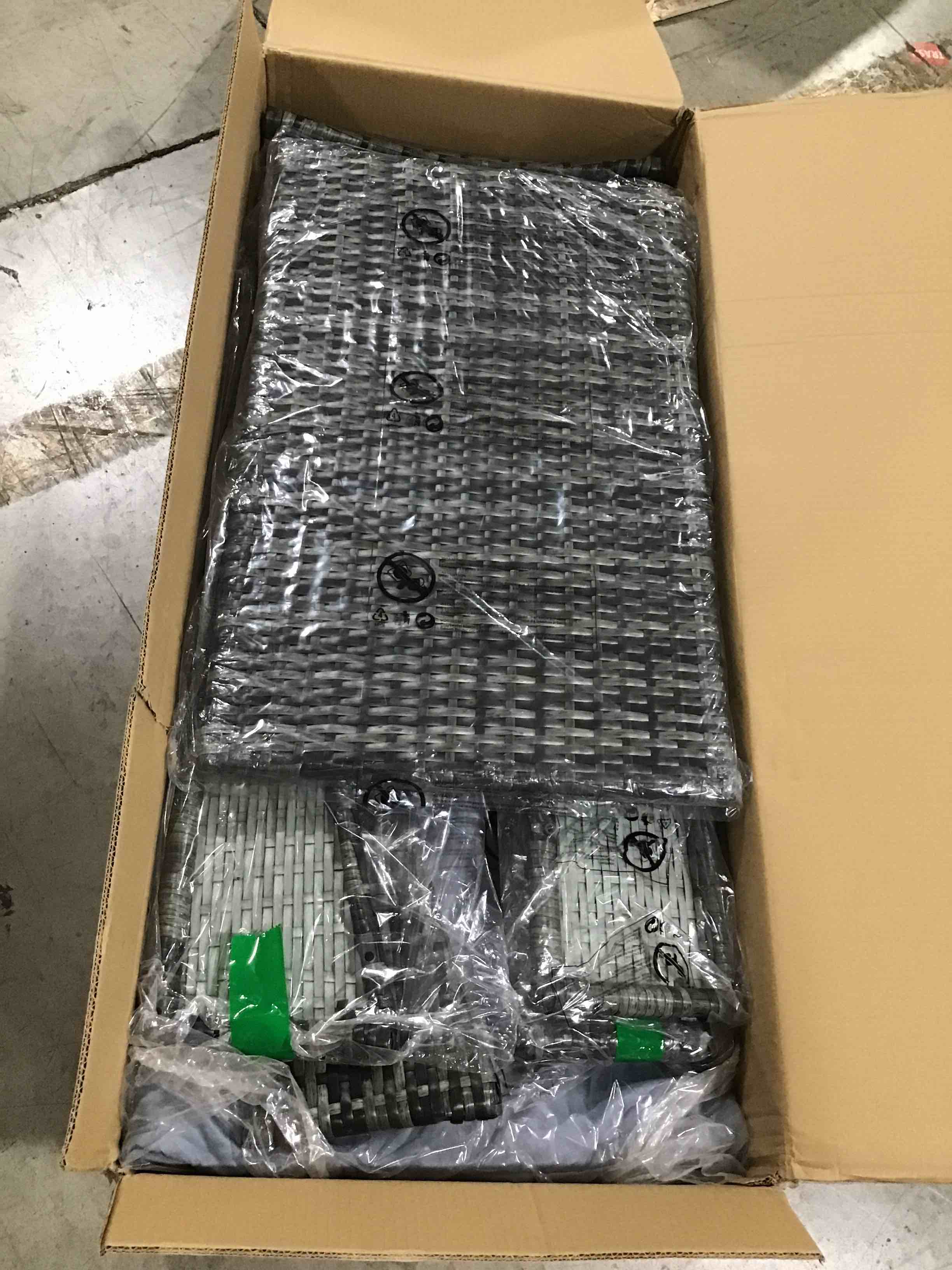 https://s3.amazonaws.com/lotting-images-prod/bidfta/RED5373036_1693243479345.jpeg