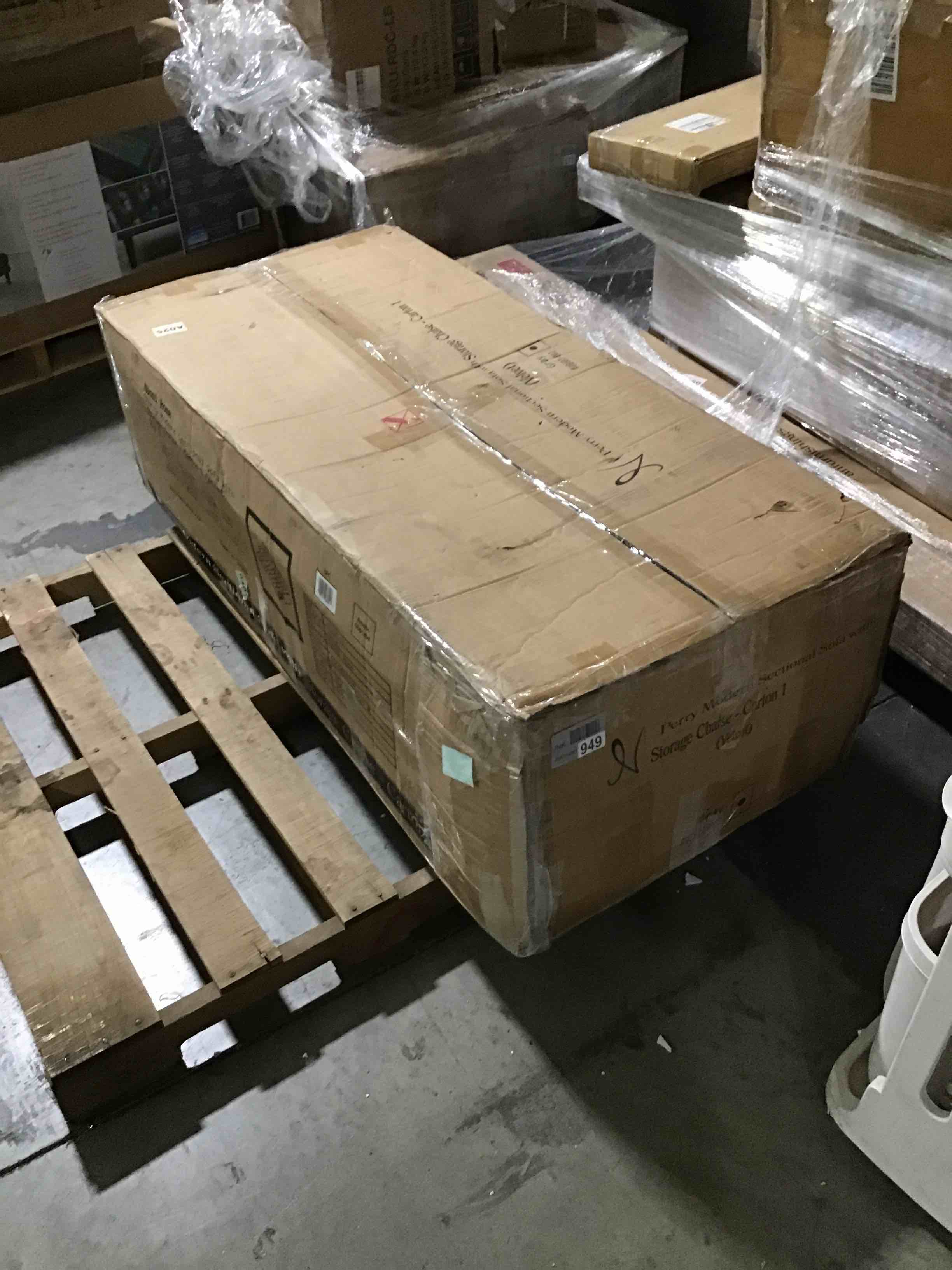 https://s3.amazonaws.com/lotting-images-prod/bidfta/RED5373322_1693580536799.jpeg