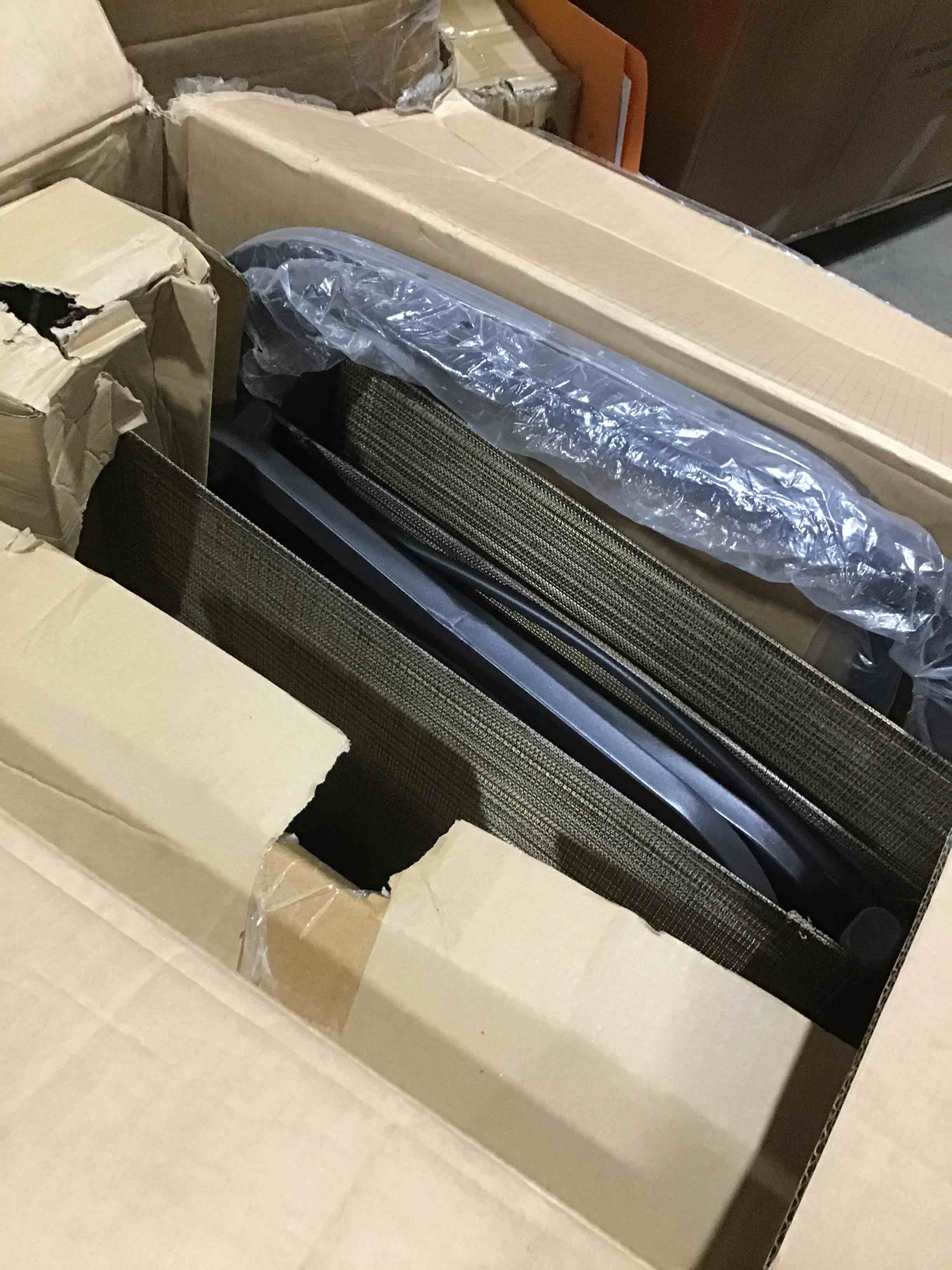 https://s3.amazonaws.com/lotting-images-prod/bidfta/RED5373991_1693494317498.jpeg