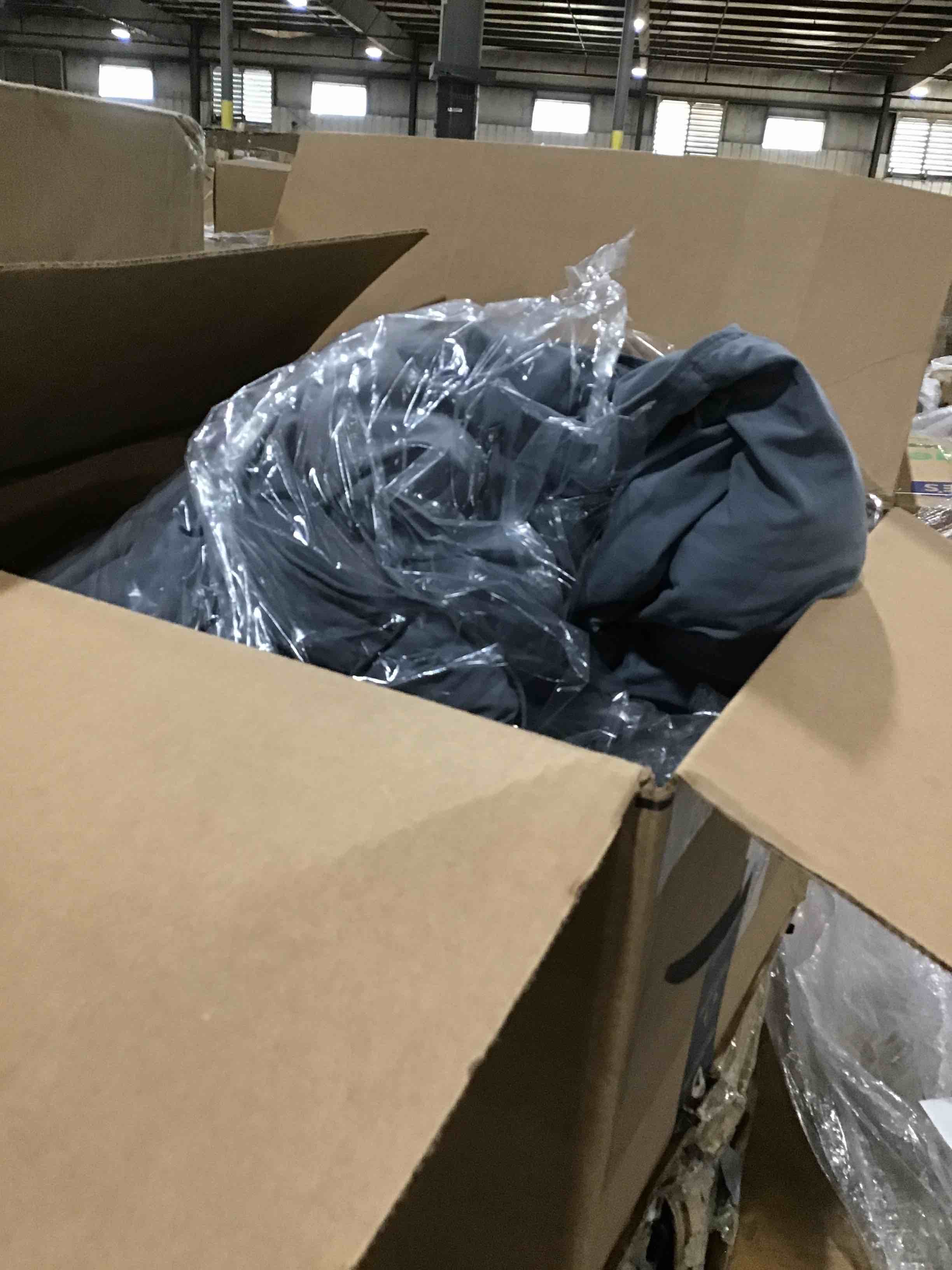https://s3.amazonaws.com/lotting-images-prod/bidfta/RED5374064_1693510616287.jpeg