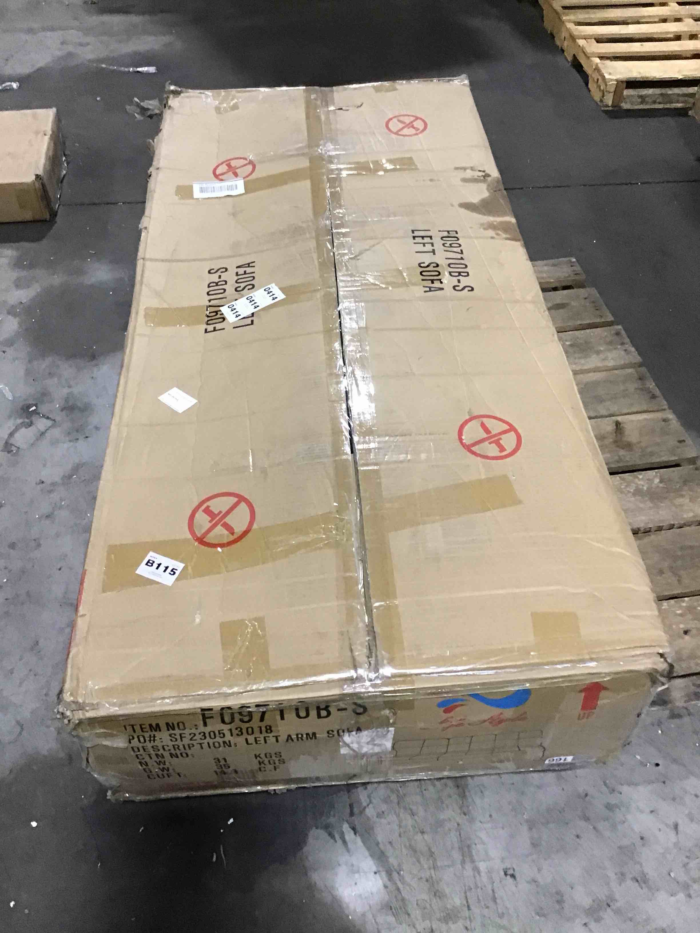 https://s3.amazonaws.com/lotting-images-prod/bidfta/RED5374408_1695841512647.jpeg
