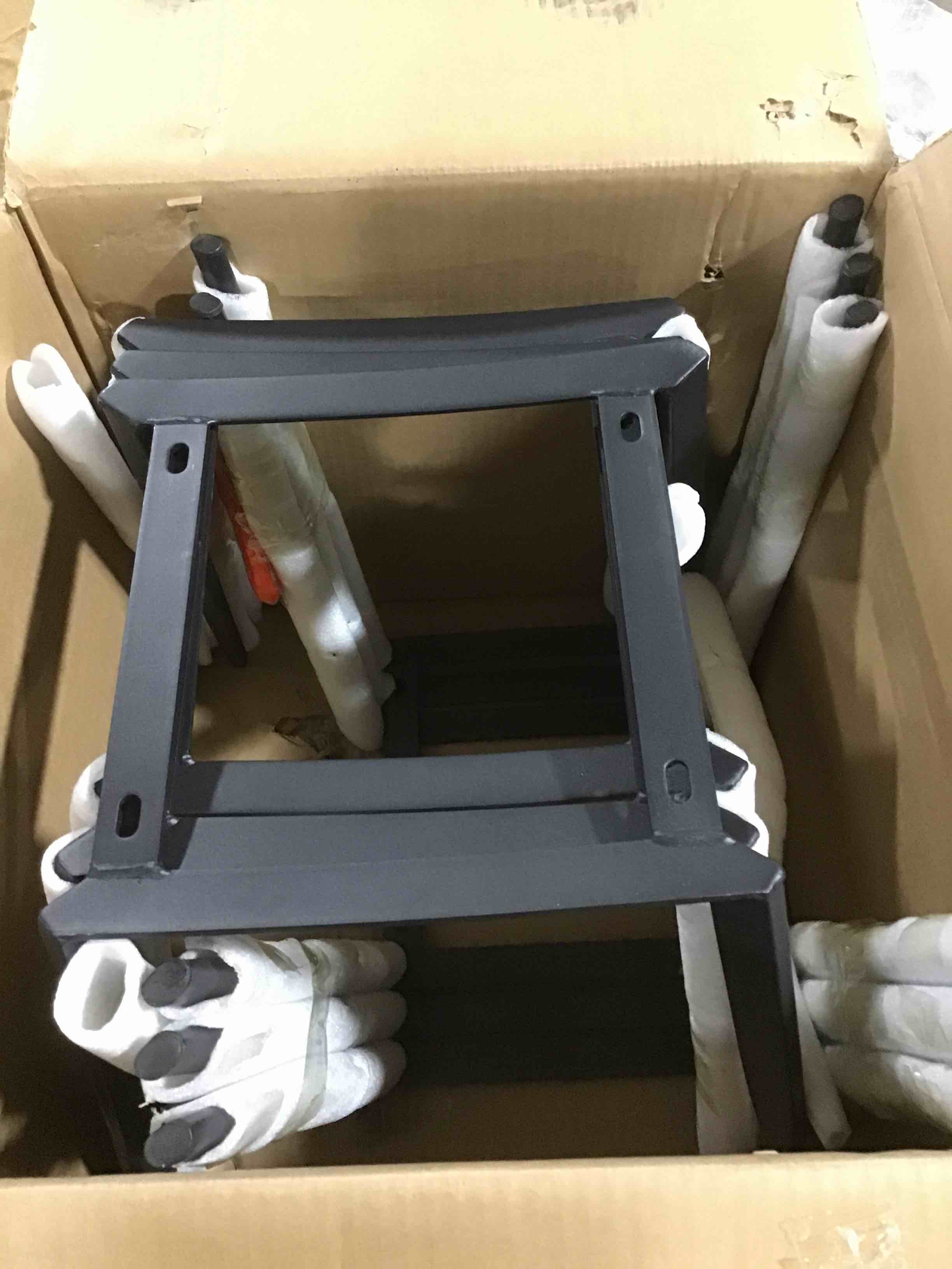 https://s3.amazonaws.com/lotting-images-prod/bidfta/RED5374516_1696009201688.jpeg