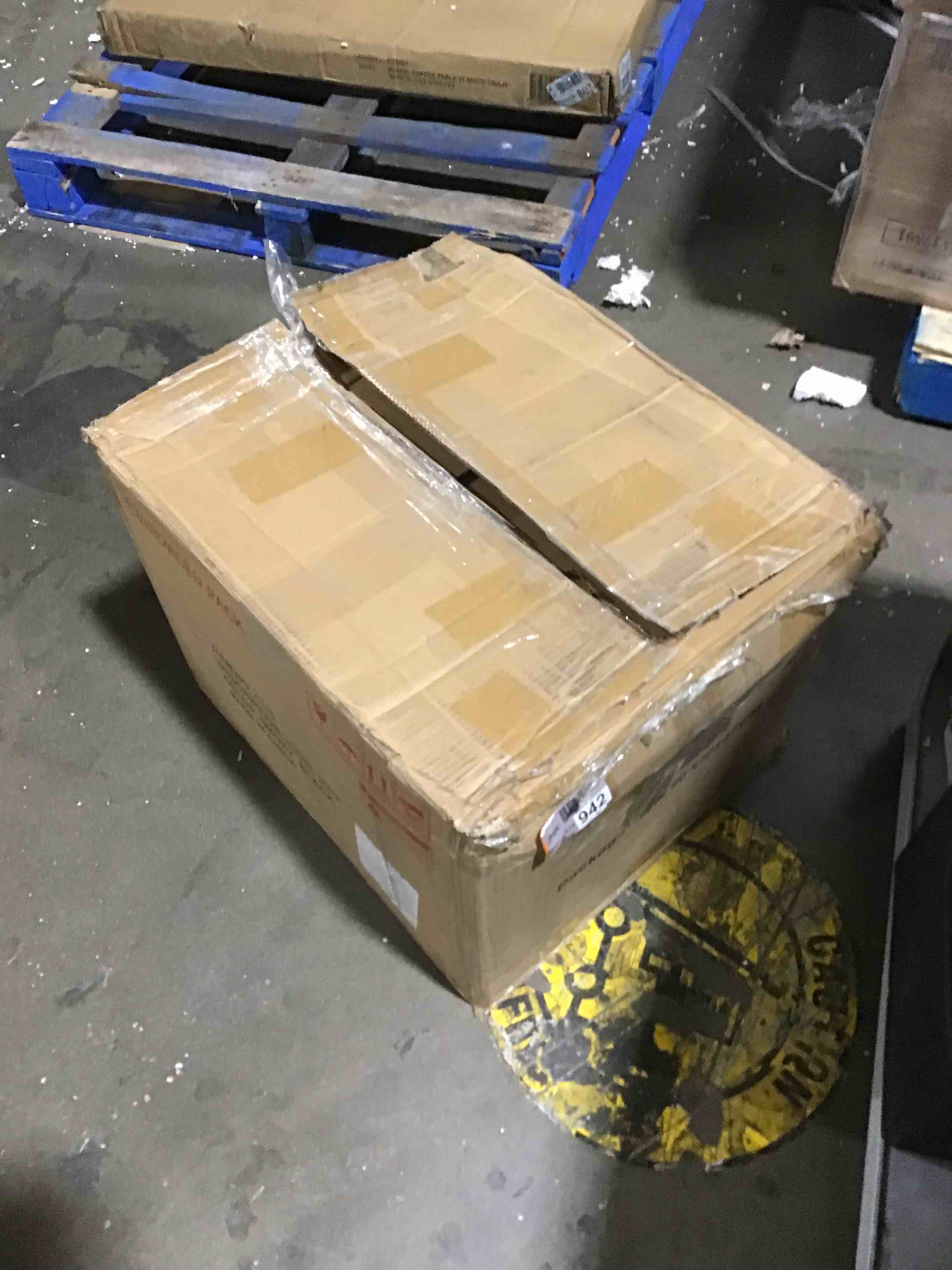 https://s3.amazonaws.com/lotting-images-prod/bidfta/RED5375685_1691419287801.jpeg