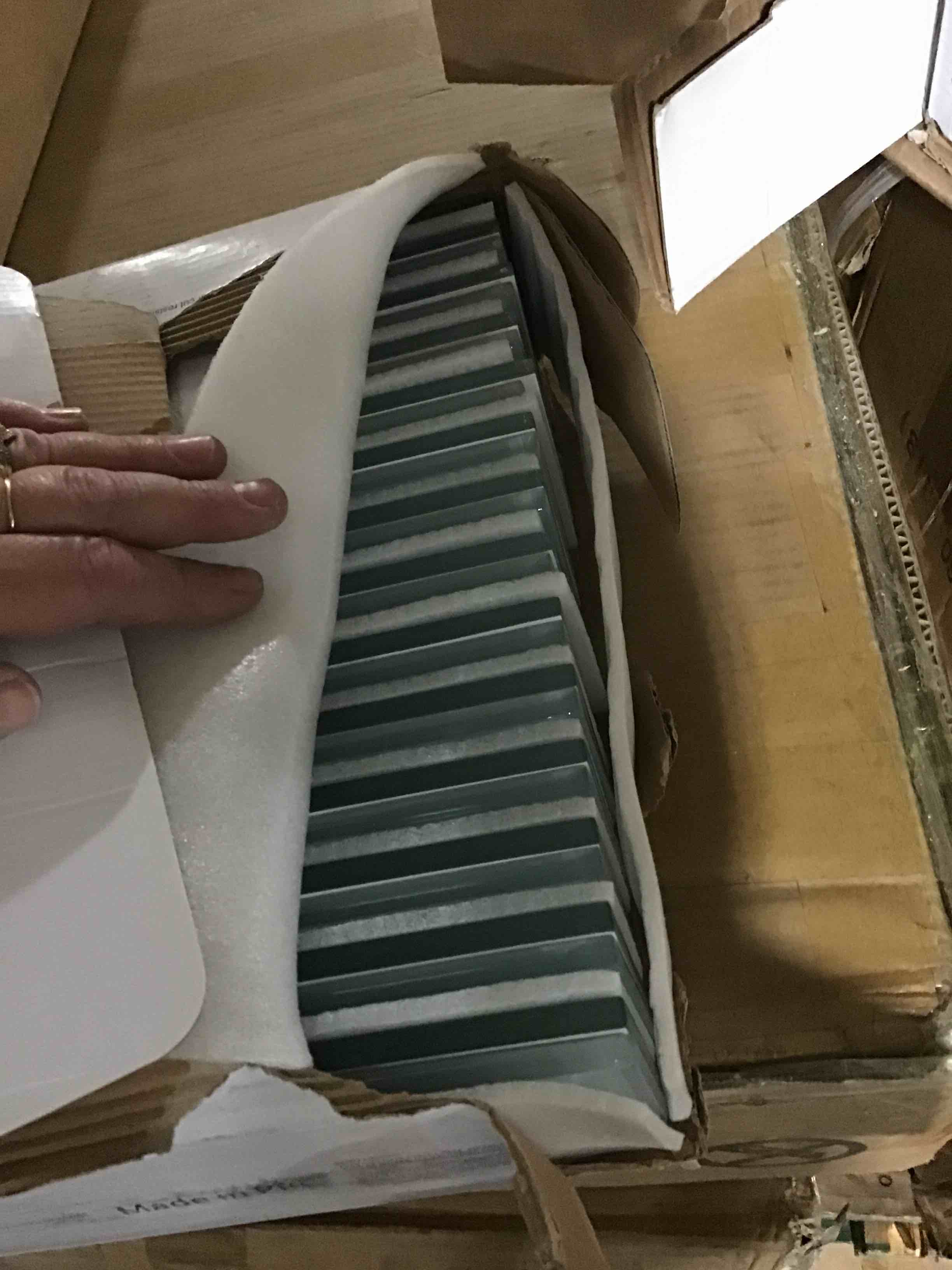 https://s3.amazonaws.com/lotting-images-prod/bidfta/RED5375747_1691514048211.jpeg