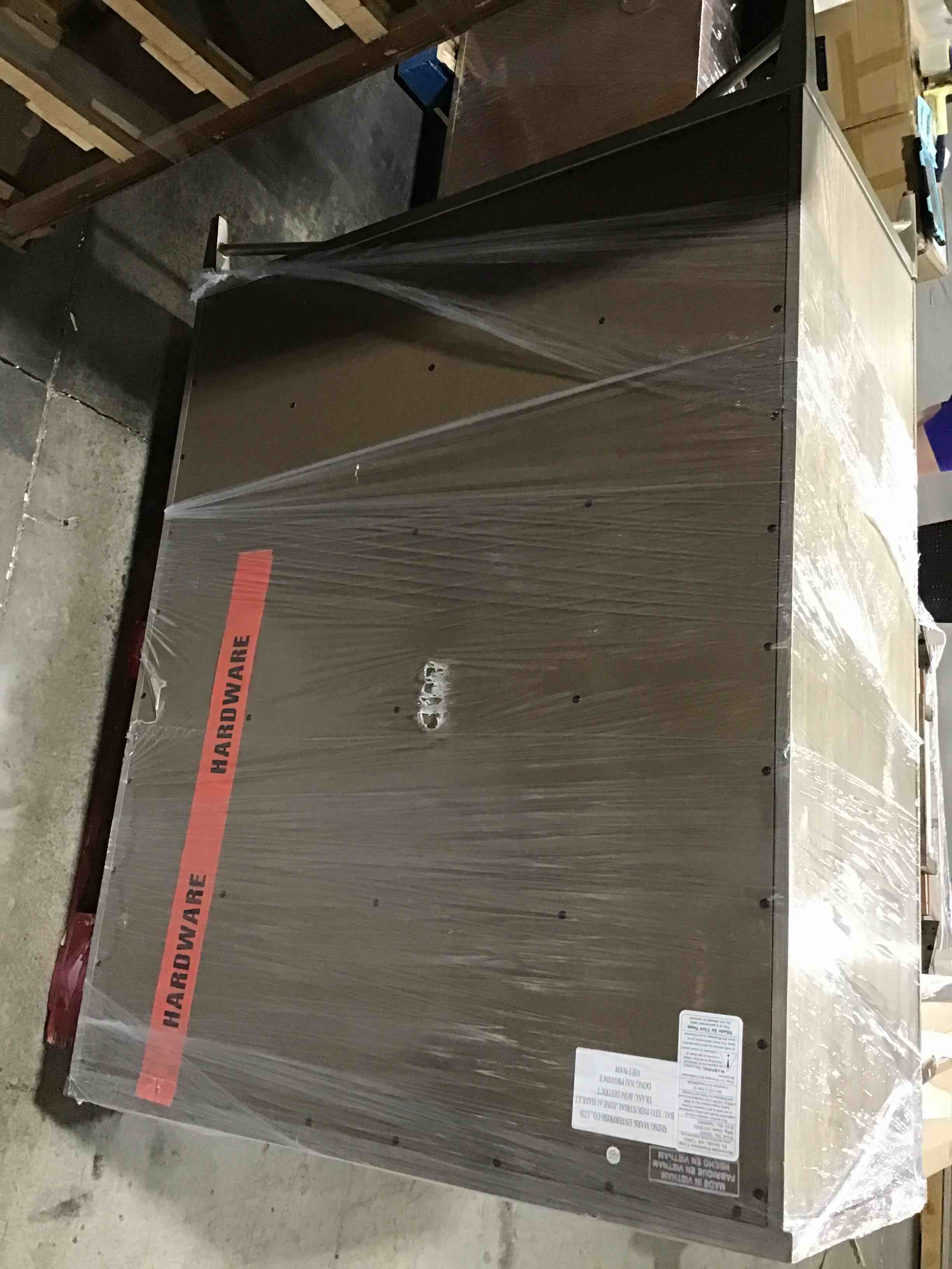 https://s3.amazonaws.com/lotting-images-prod/bidfta/RED5375864_1691677576541.jpeg