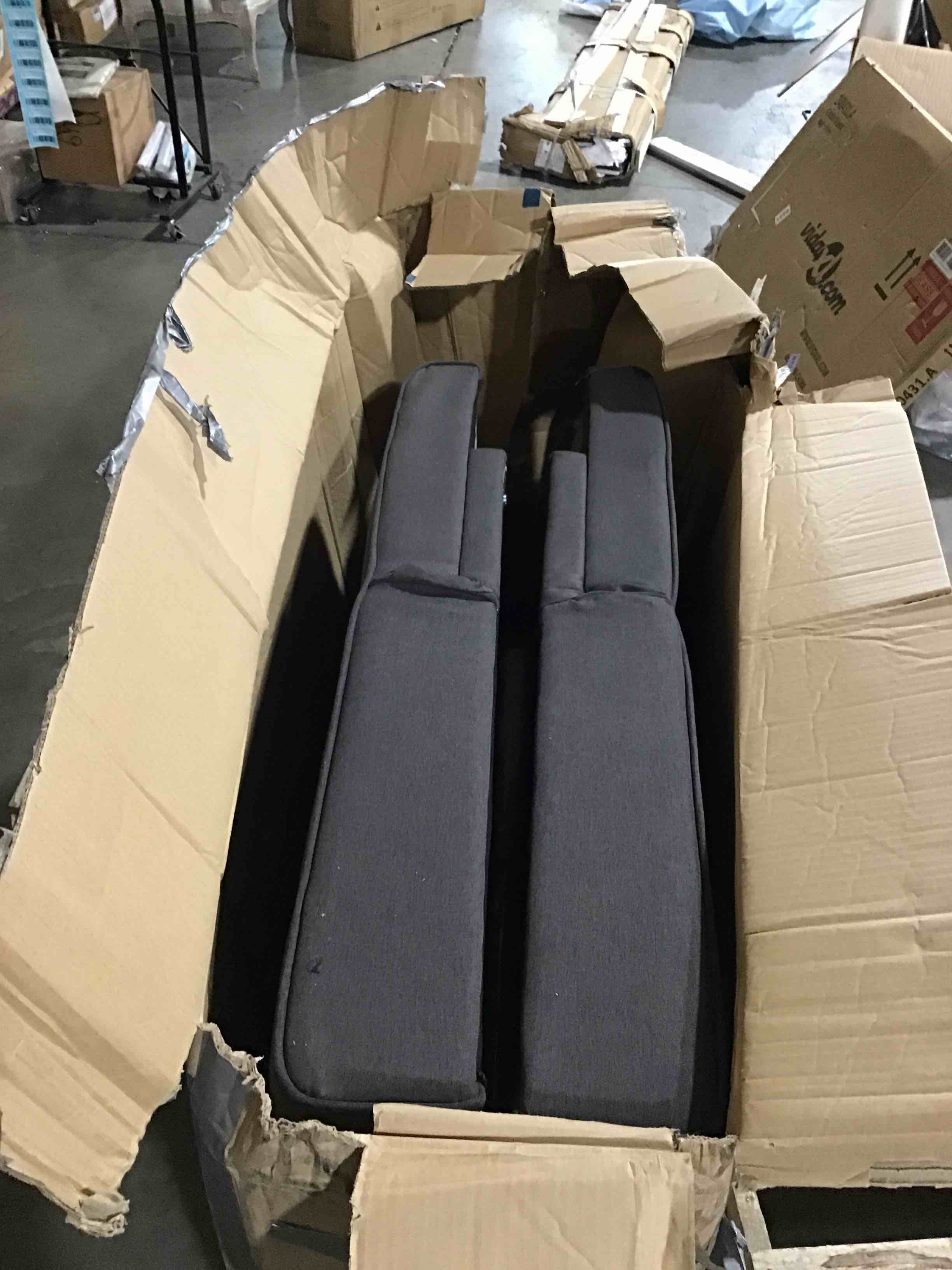 https://s3.amazonaws.com/lotting-images-prod/bidfta/RED5375920_1691765404742.jpeg
