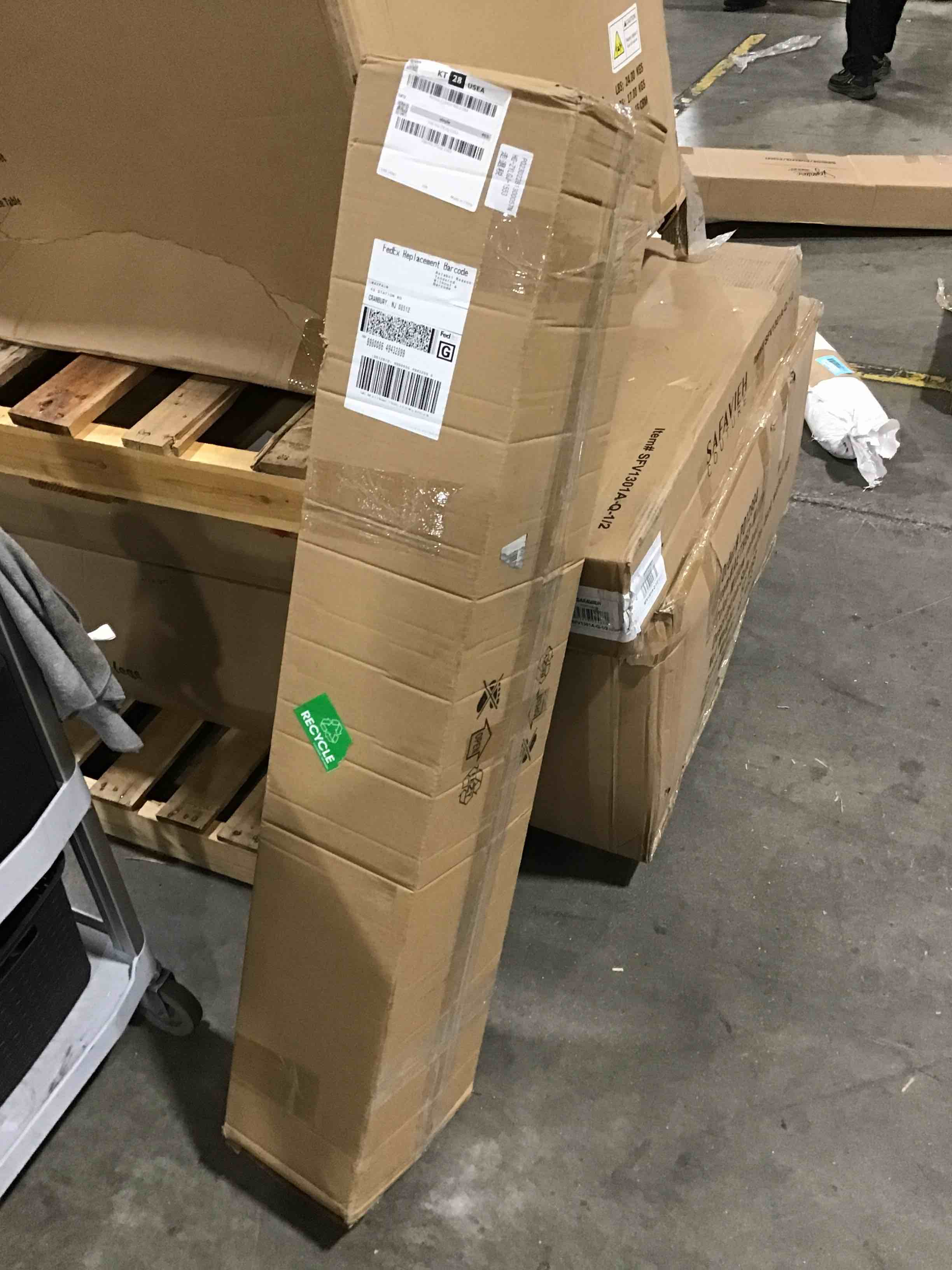 https://s3.amazonaws.com/lotting-images-prod/bidfta/RED5376253_1692645020373.jpeg