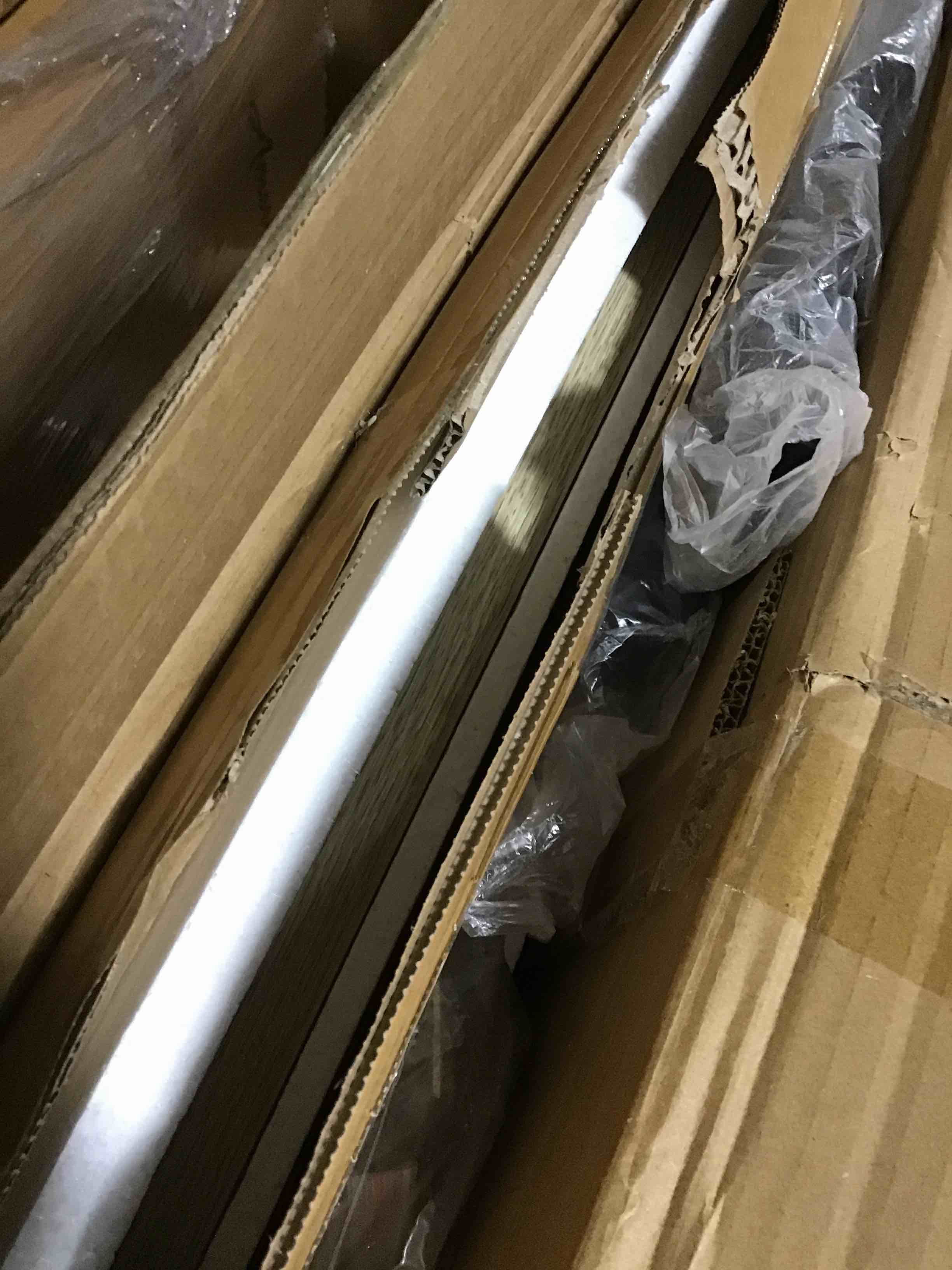 https://s3.amazonaws.com/lotting-images-prod/bidfta/RED5376502_1689599702178.jpeg
