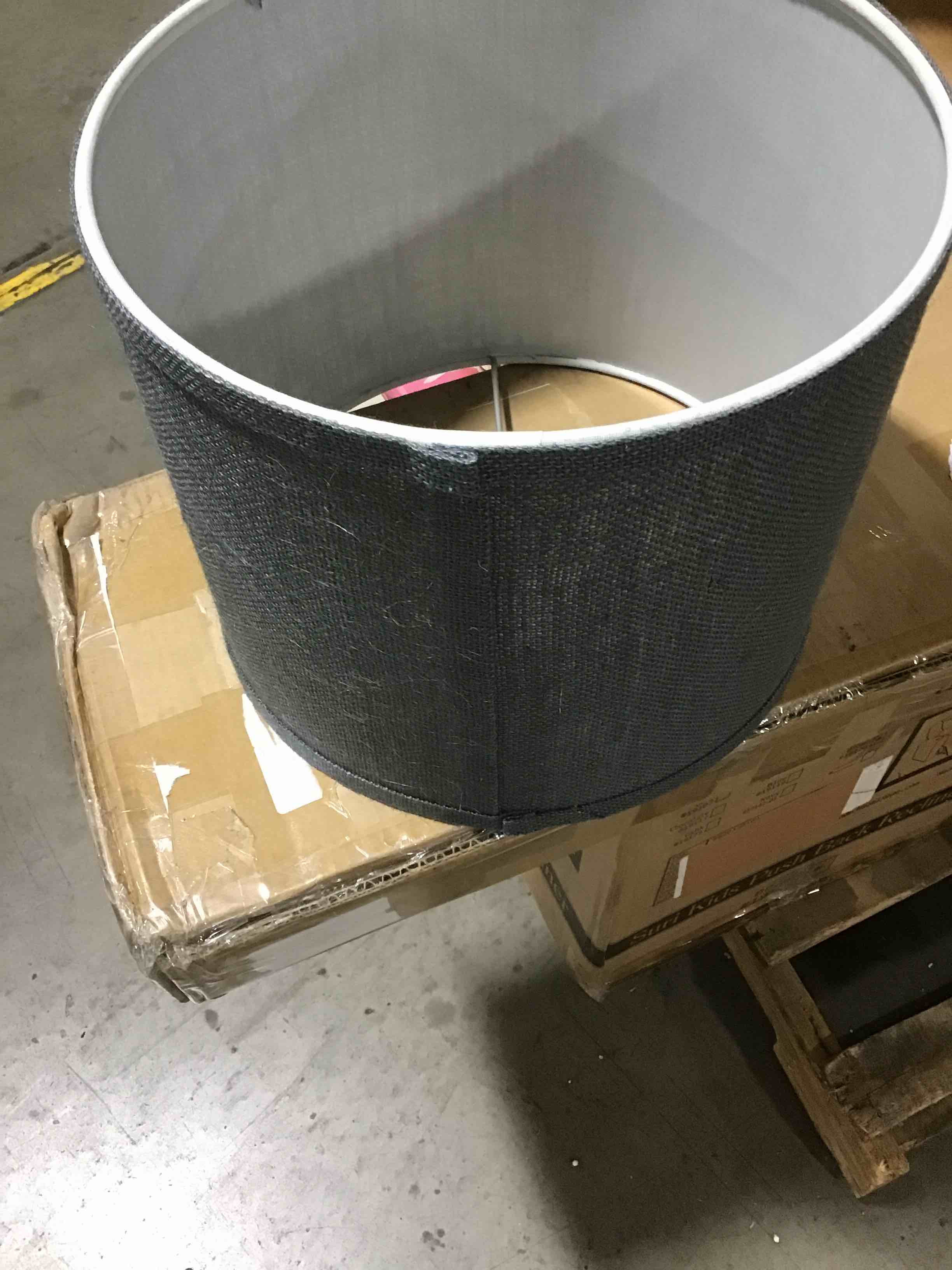 https://s3.amazonaws.com/lotting-images-prod/bidfta/RED5376733_1689951989932.jpeg
