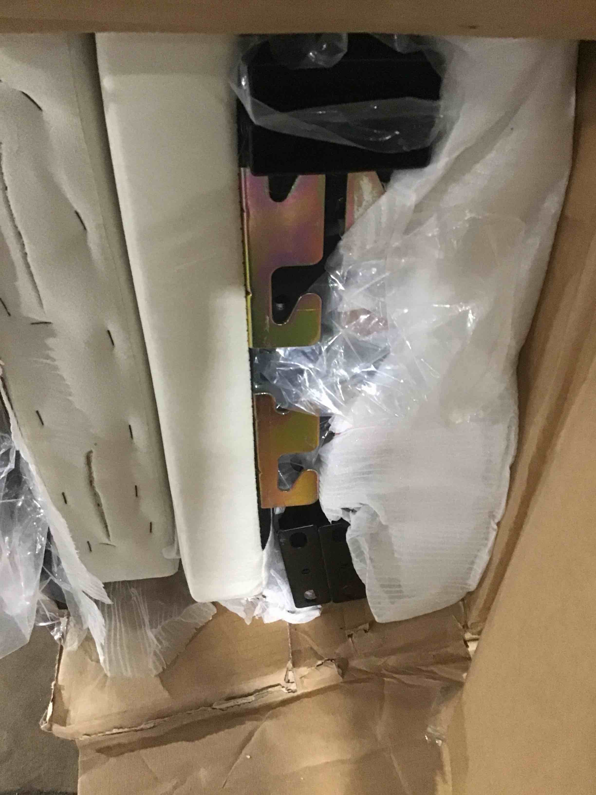 https://s3.amazonaws.com/lotting-images-prod/bidfta/RED5376940_1690464841204.jpeg