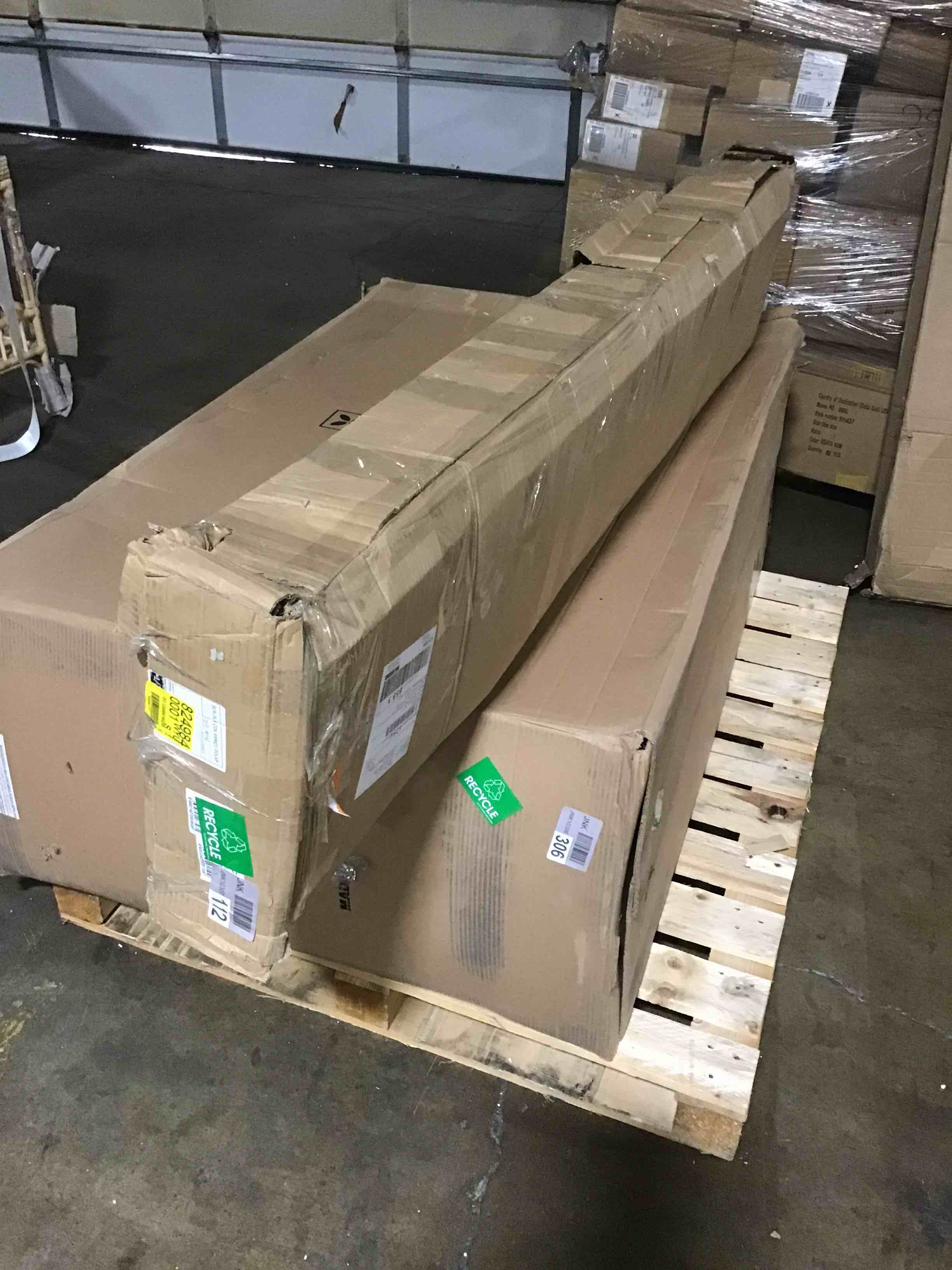 https://s3.amazonaws.com/lotting-images-prod/bidfta/RED5377057_1690565725527.jpeg