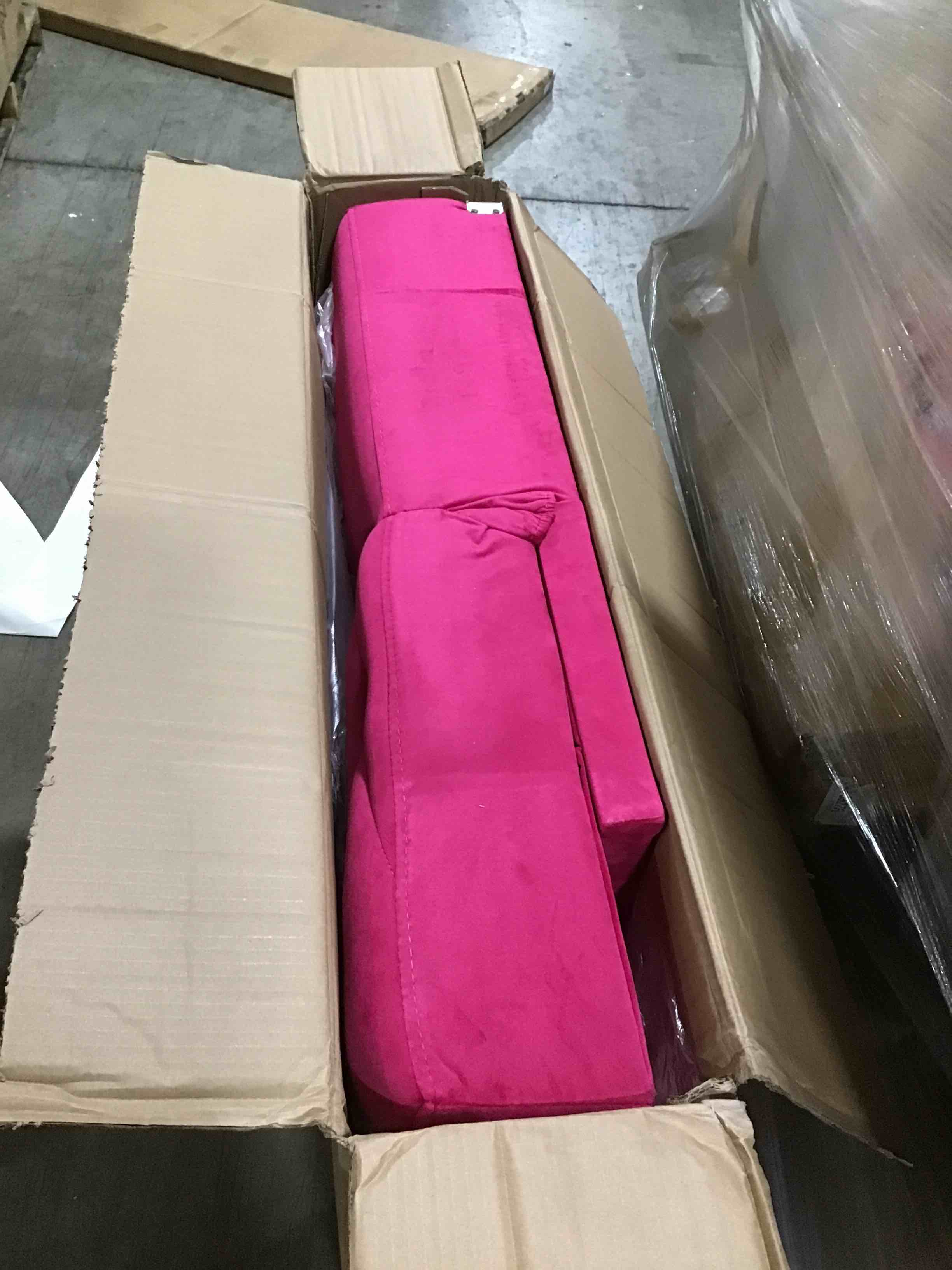 https://s3.amazonaws.com/lotting-images-prod/bidfta/RED5377999_1690979426632.jpeg