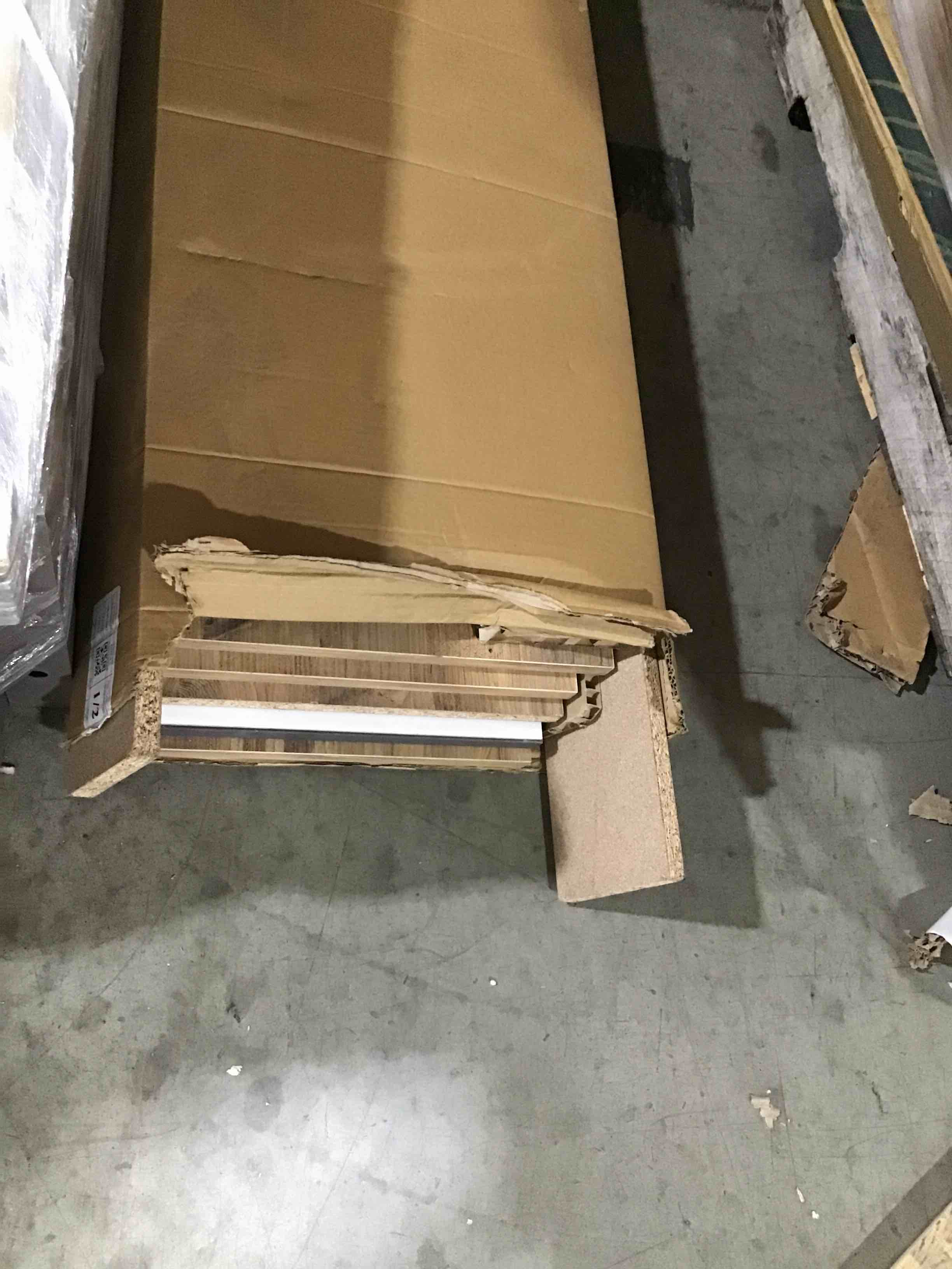 https://s3.amazonaws.com/lotting-images-prod/bidfta/RED5378181_1691430243598.jpeg