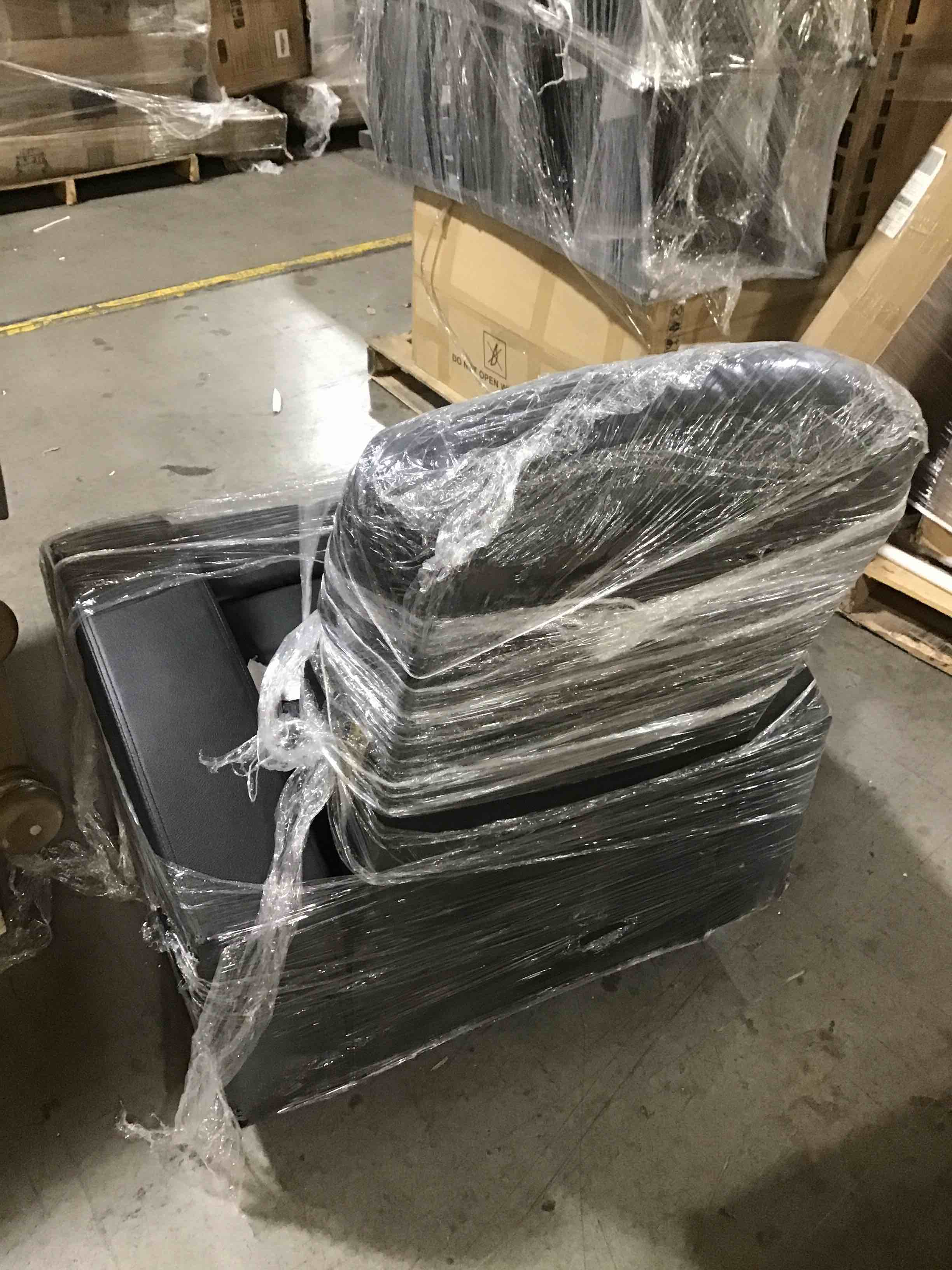 https://s3.amazonaws.com/lotting-images-prod/bidfta/RED5381750_1691171144141.jpeg