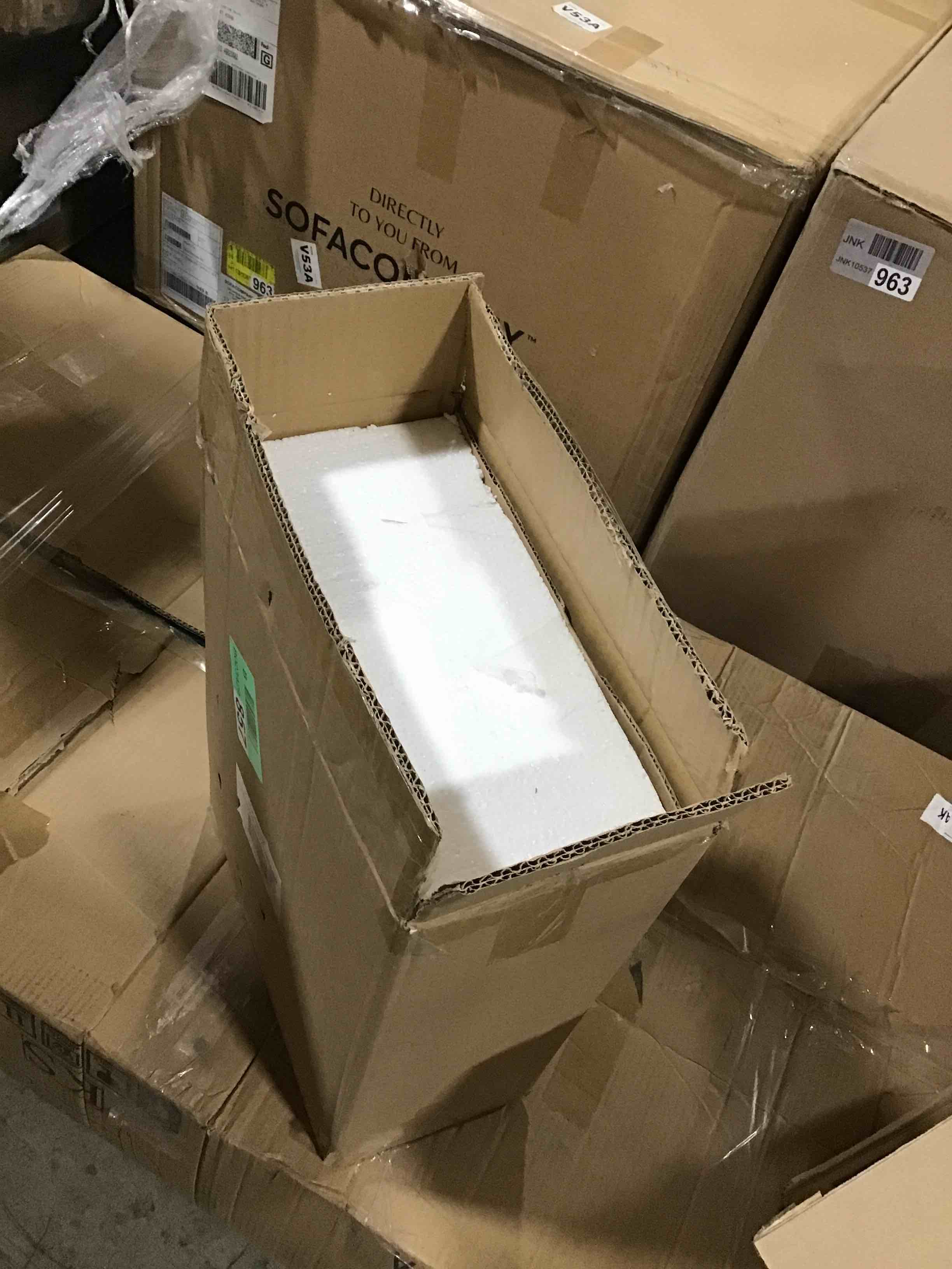 https://s3.amazonaws.com/lotting-images-prod/bidfta/RED5381954_1691695102185.jpeg