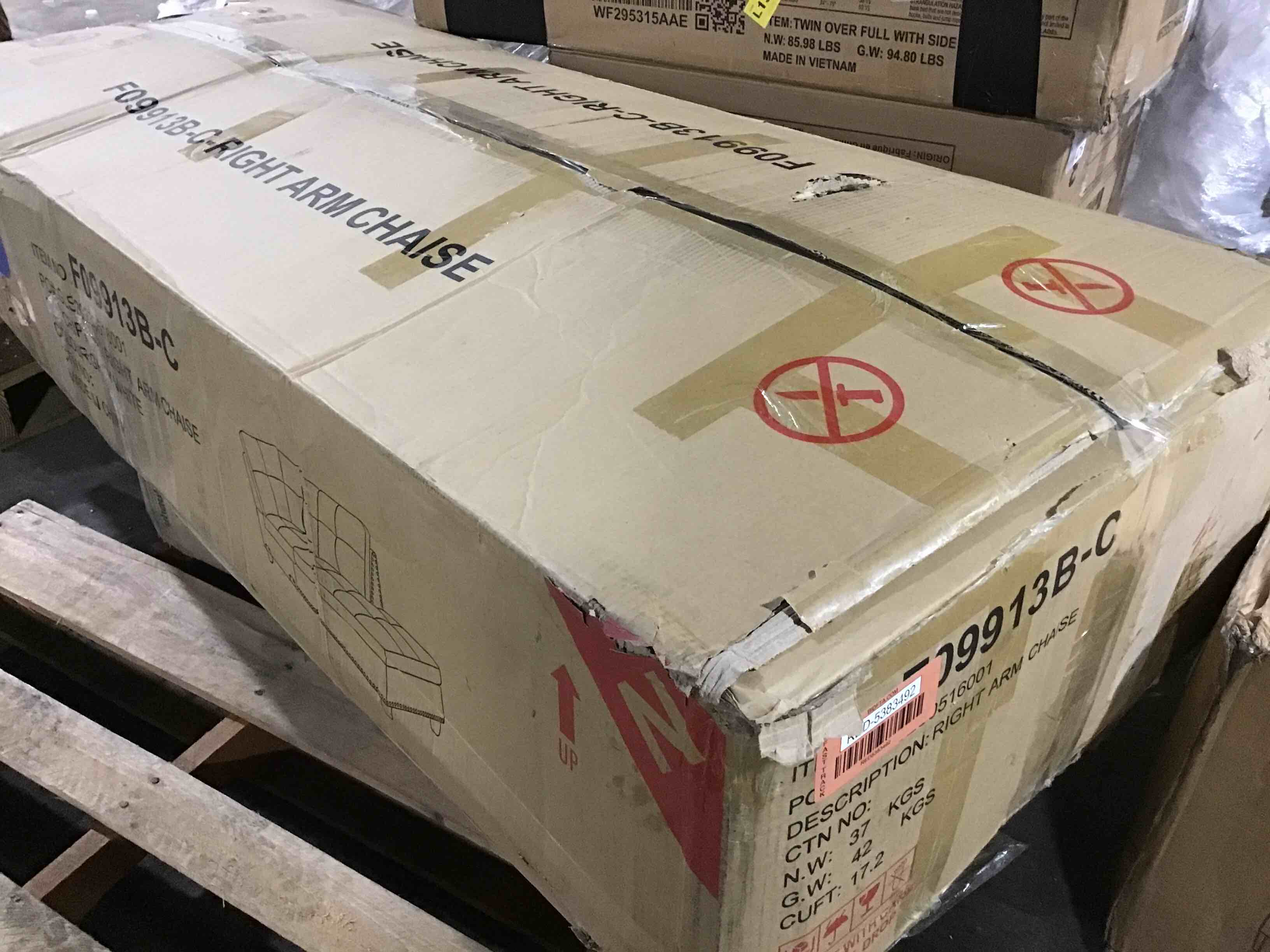 https://s3.amazonaws.com/lotting-images-prod/bidfta/RED5383492_1696686007251.jpeg